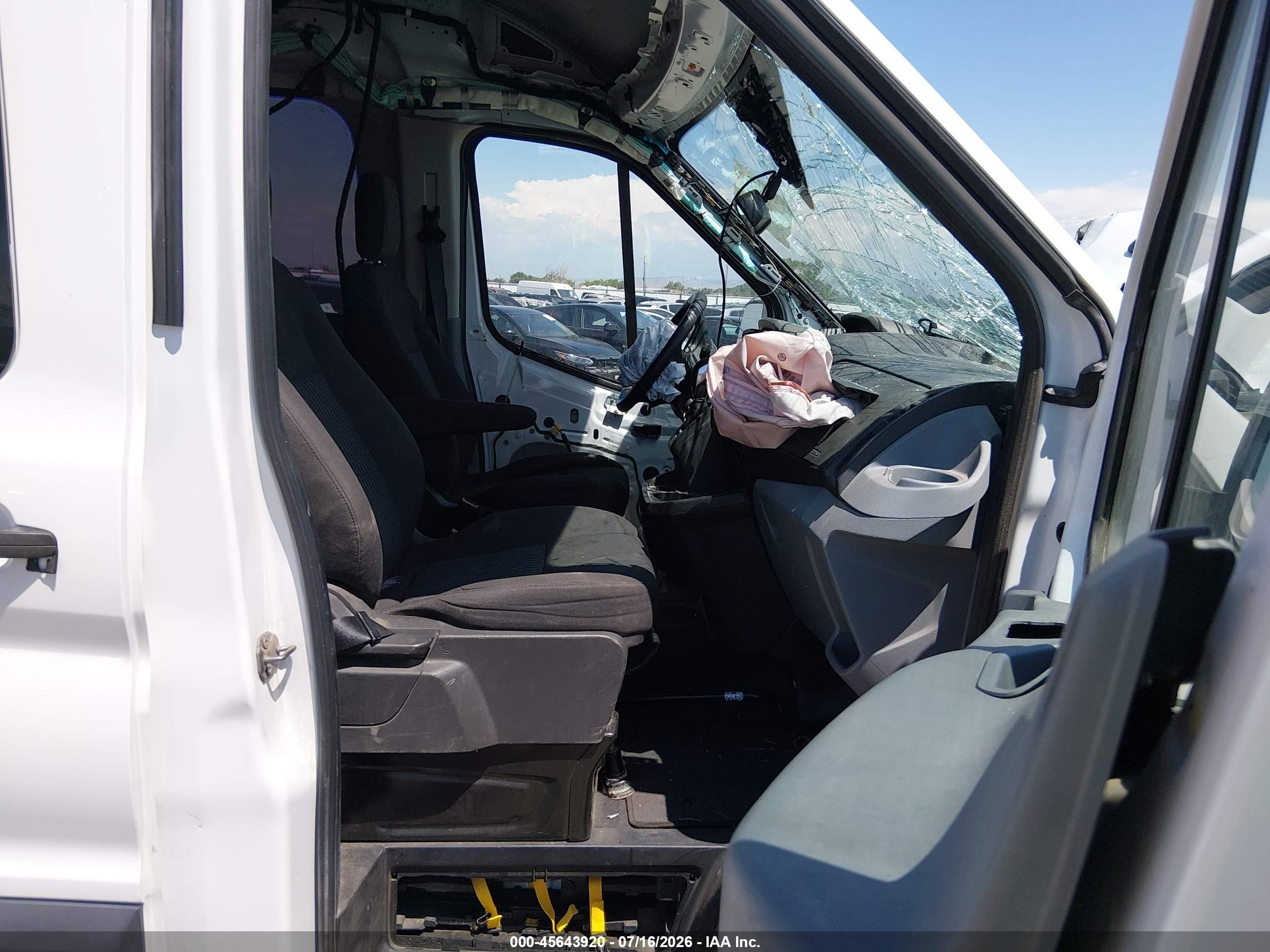 2015 Ford Transit-150 Xlt White vin: 1FMZK1CM9FKB22533