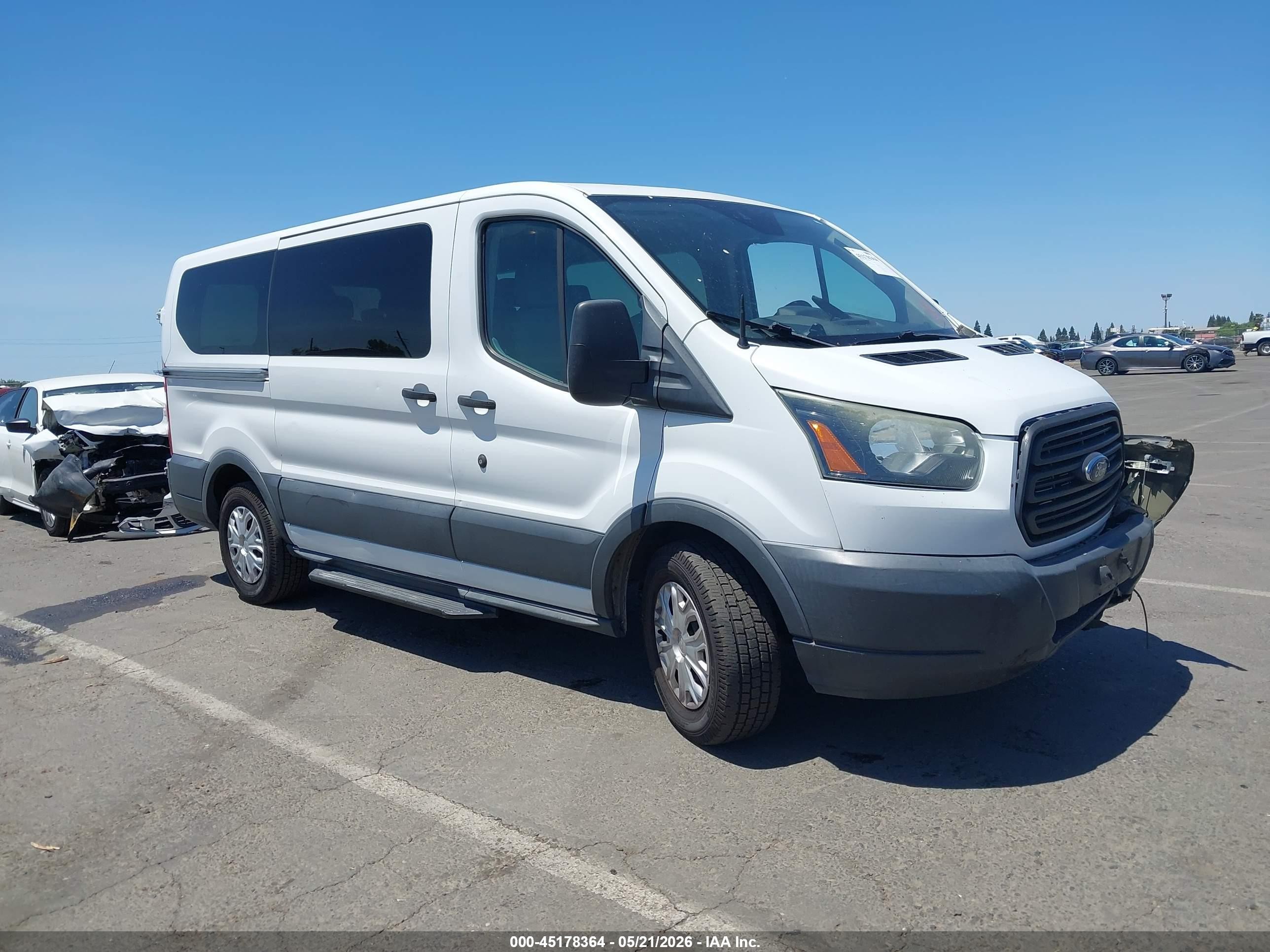 2015 Ford Transit-150 Xlt White vin: 1FMZK1YM1FKA67276