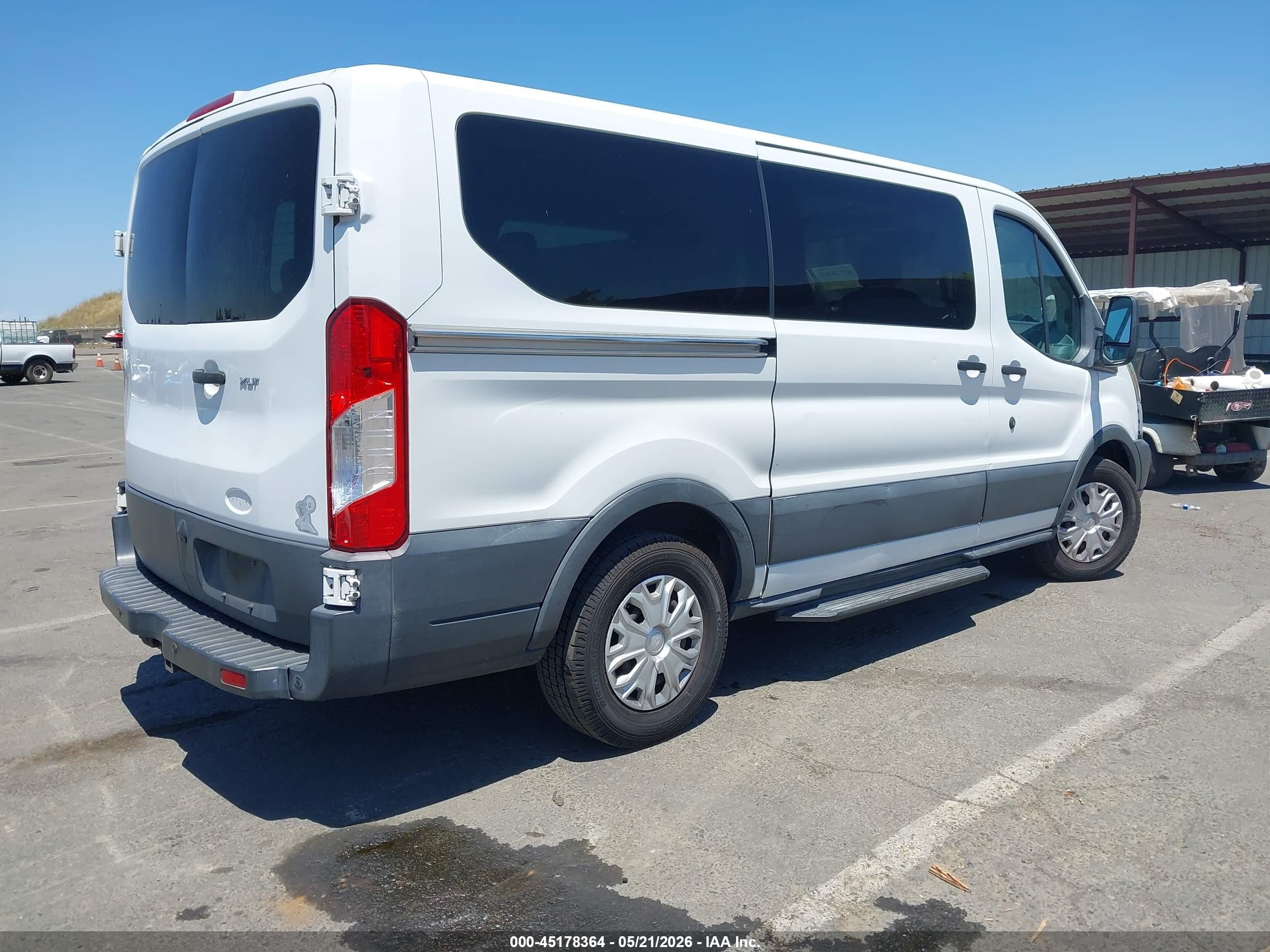 2015 Ford Transit-150 Xlt White vin: 1FMZK1YM1FKA67276