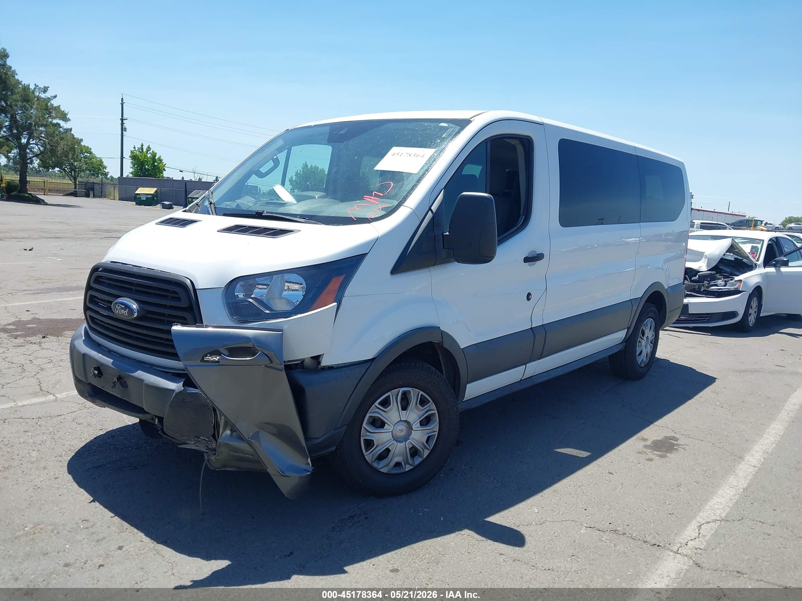 2015 Ford Transit-150 Xlt White vin: 1FMZK1YM1FKA67276