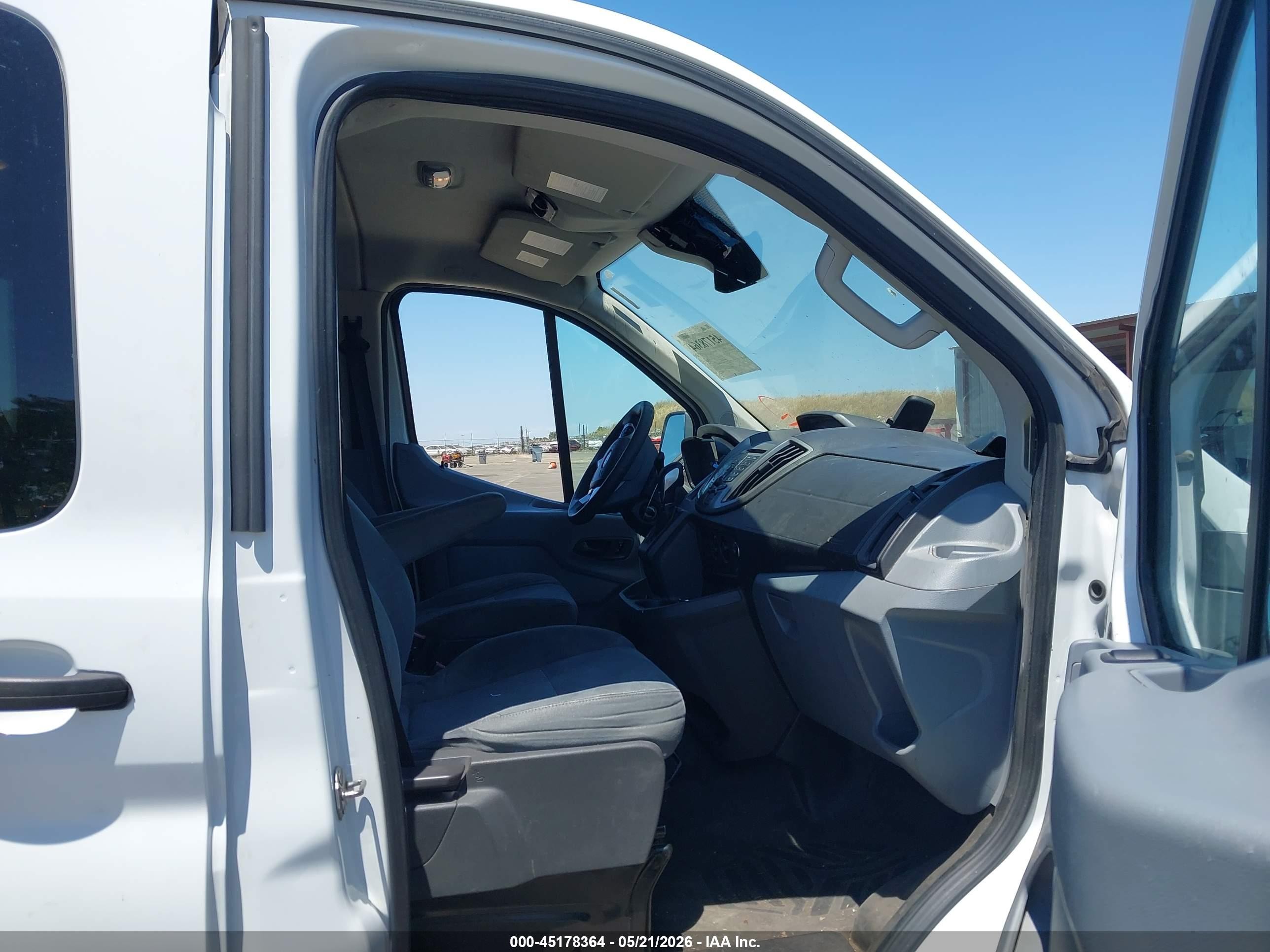 2015 Ford Transit-150 Xlt White vin: 1FMZK1YM1FKA67276