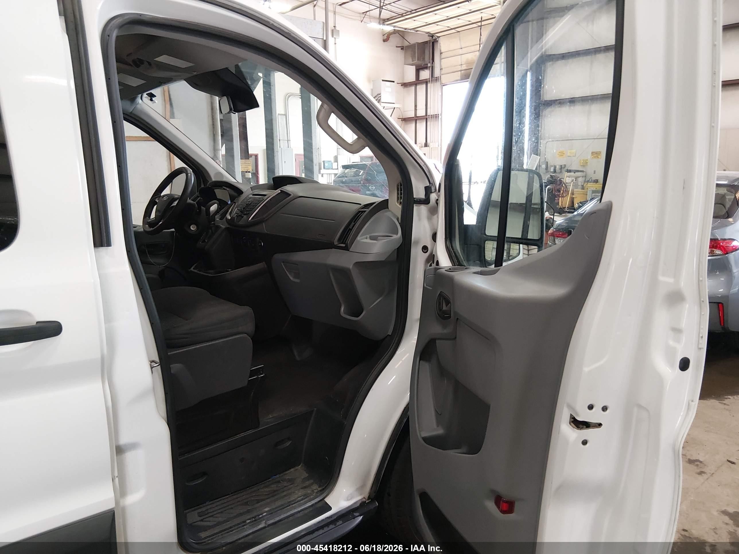 2015 Ford Transit-150 Xlt White vin: 1FMZK1YMXFKB16409