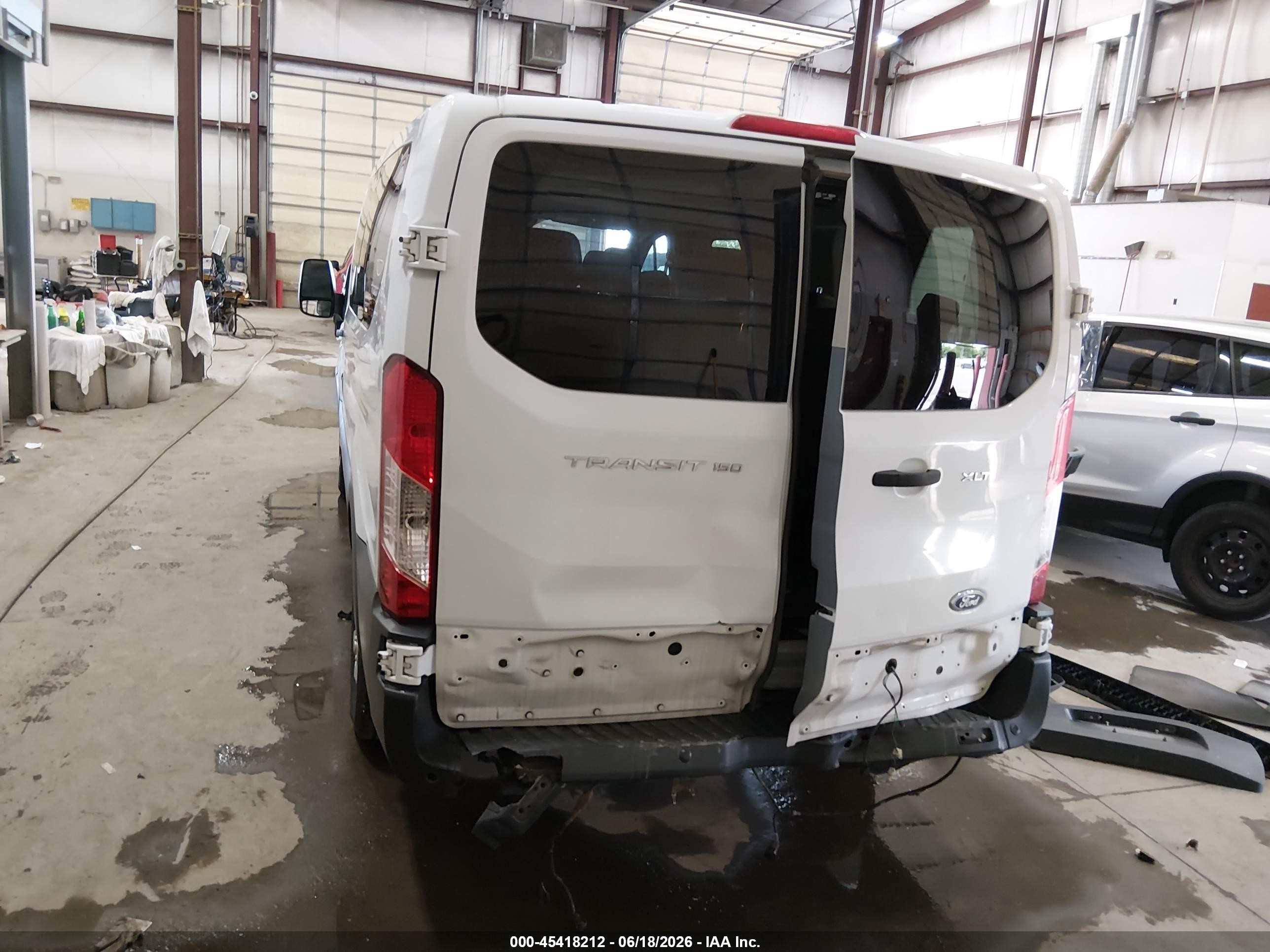 2015 Ford Transit-150 Xlt White vin: 1FMZK1YMXFKB16409