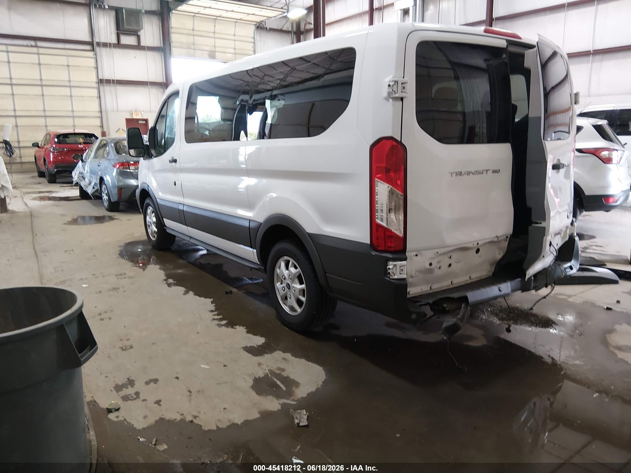 2015 Ford Transit-150 Xlt White vin: 1FMZK1YMXFKB16409