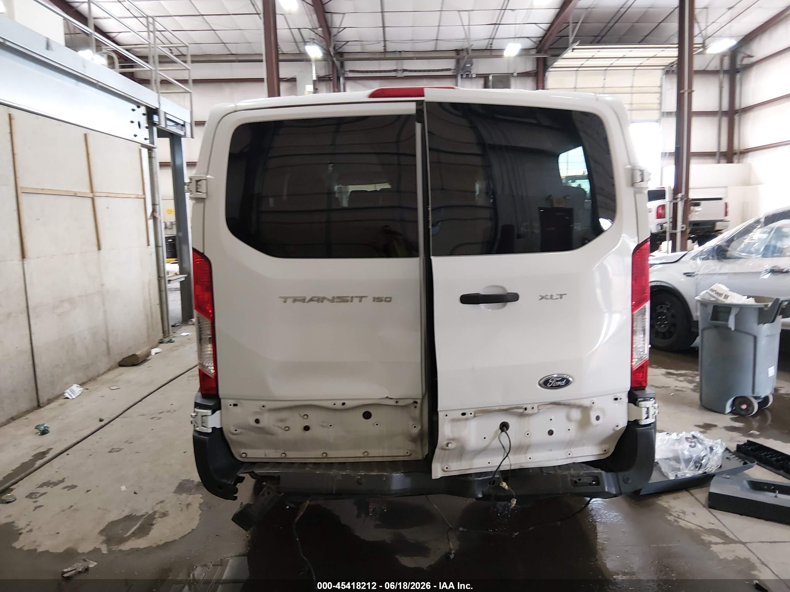 2015 Ford Transit-150 Xlt White vin: 1FMZK1YMXFKB16409