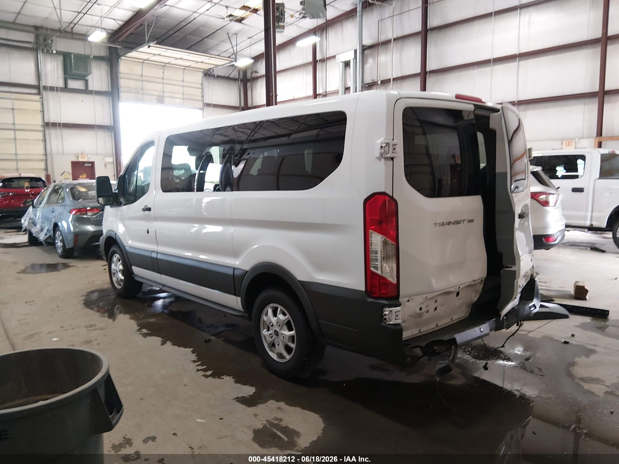 2015 Ford Transit-150 Xlt White vin: 1FMZK1YMXFKB16409
