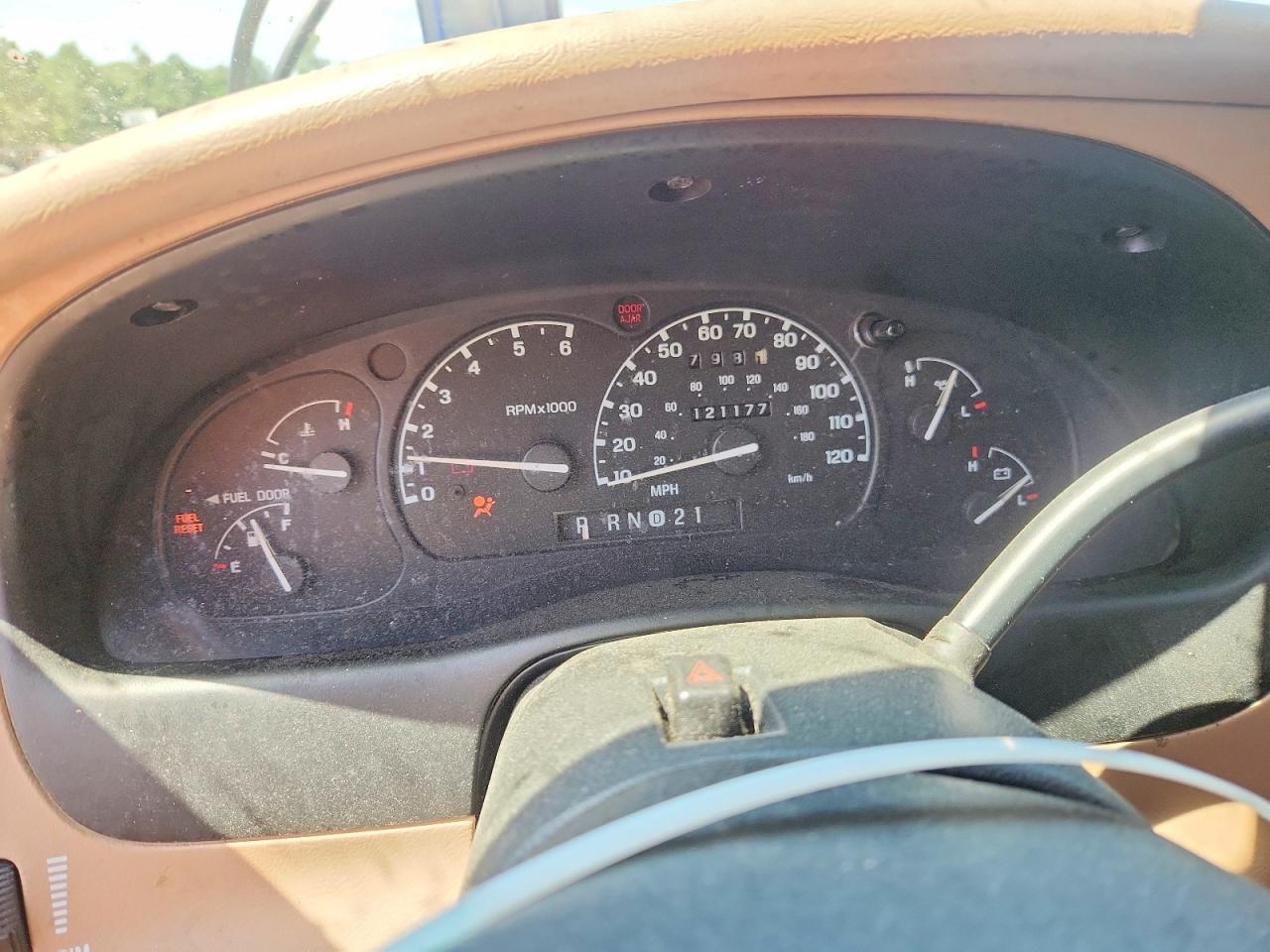 1998 Ford Explorer Tan vin: 1FMZU32E1WZA87770