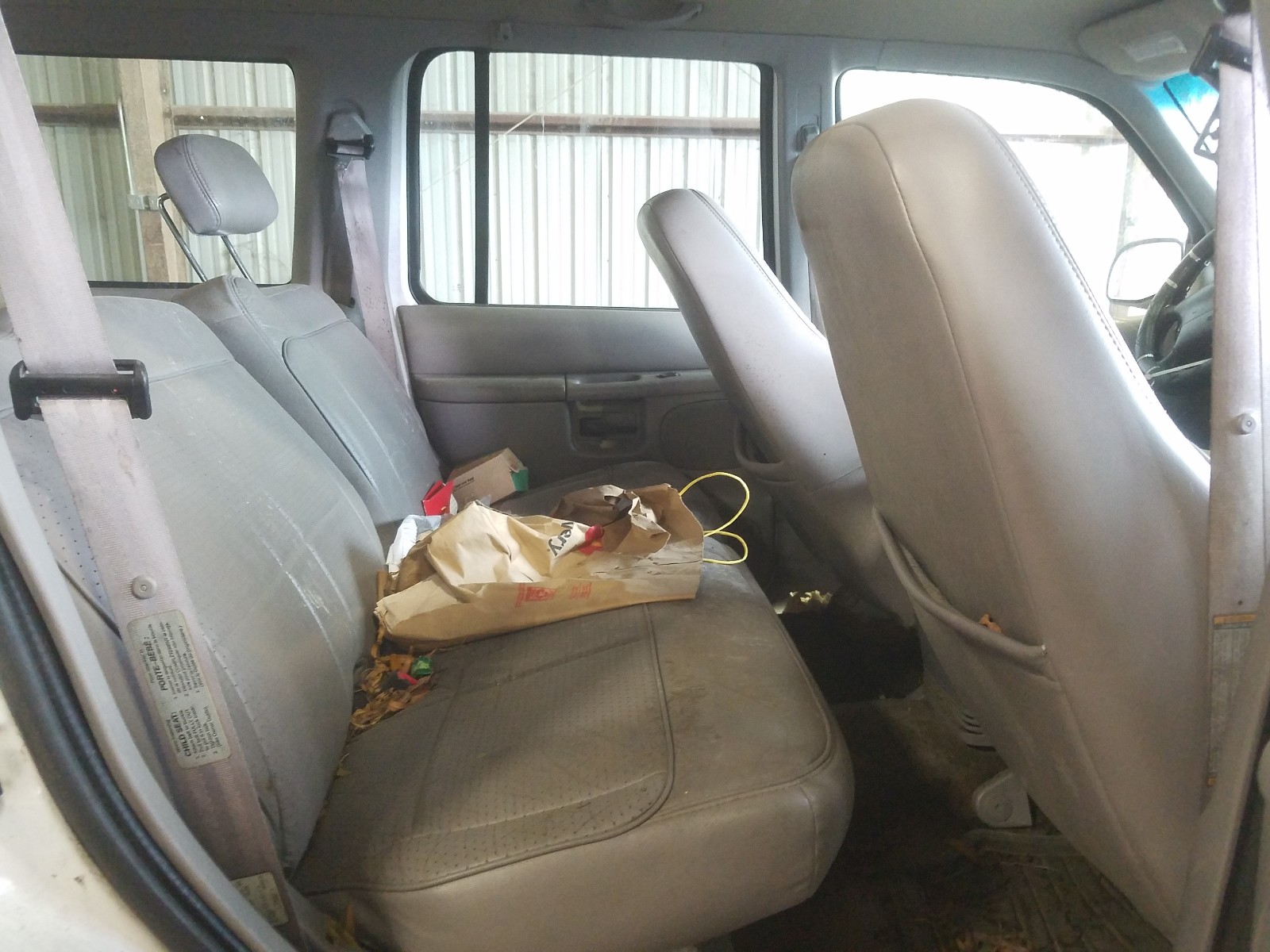 1998 Ford Explorer White vin: 1FMZU32E2WZA28646