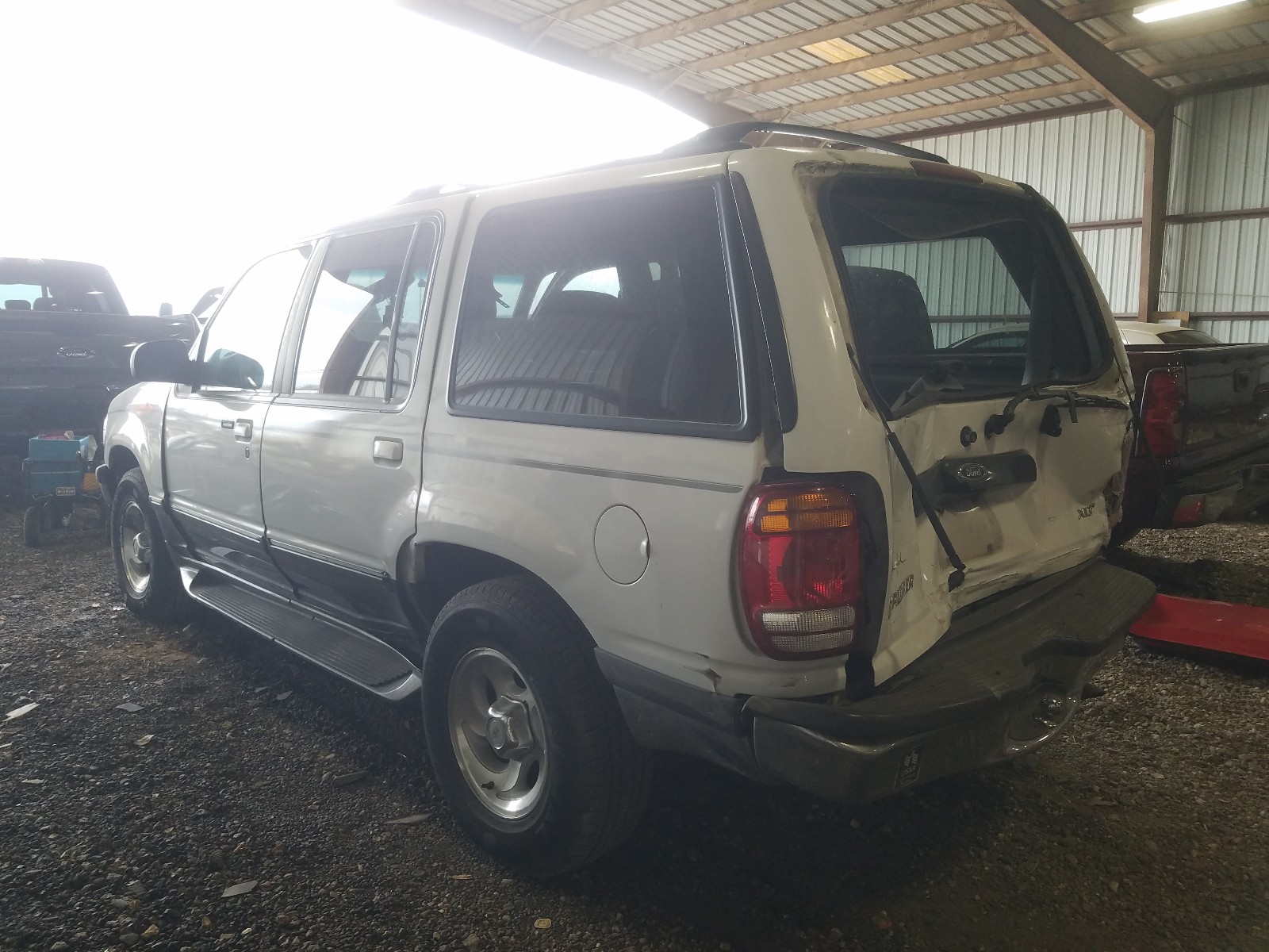 1998 Ford Explorer White vin: 1FMZU32E2WZA28646