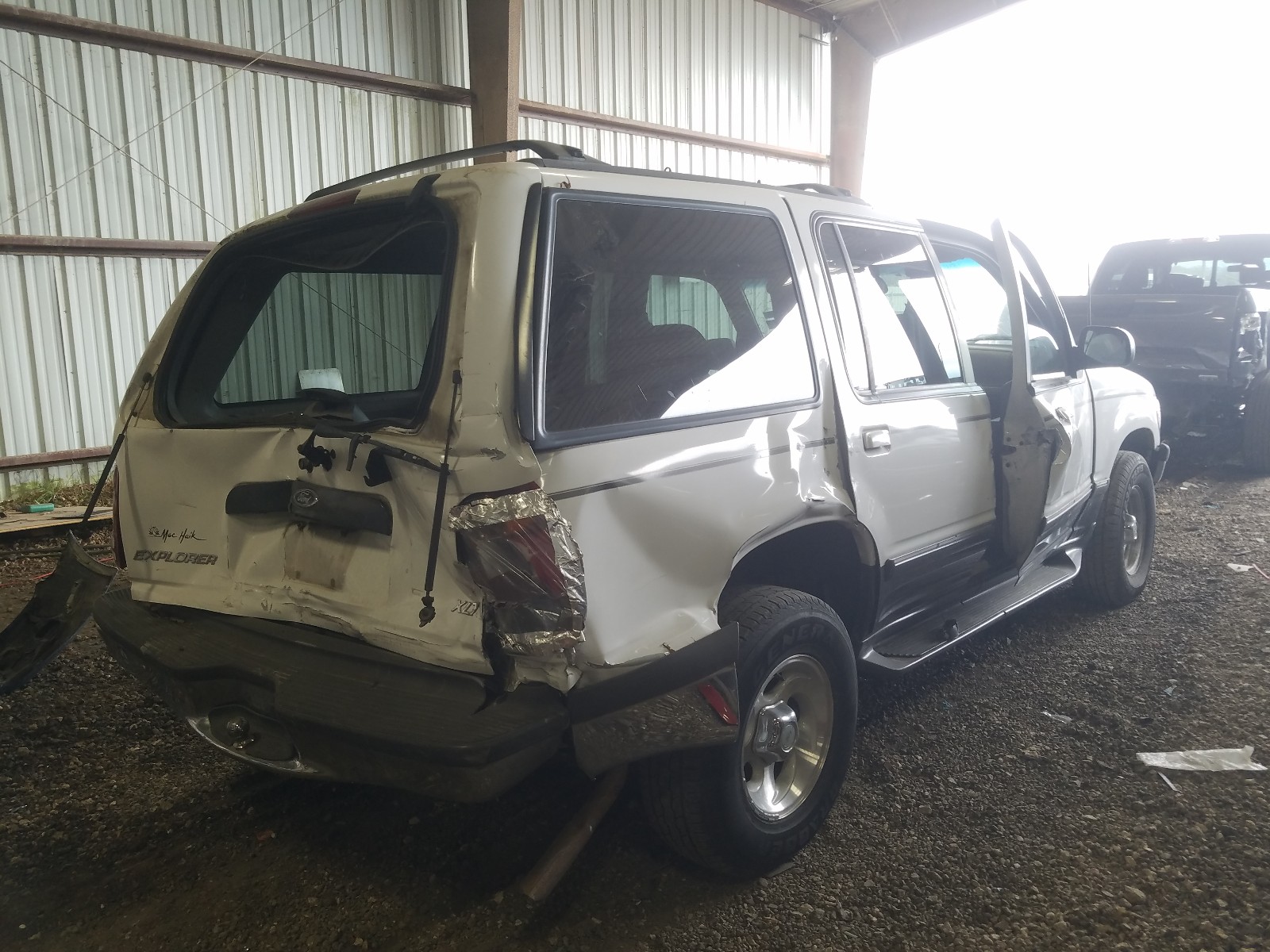 1998 Ford Explorer White vin: 1FMZU32E2WZA28646