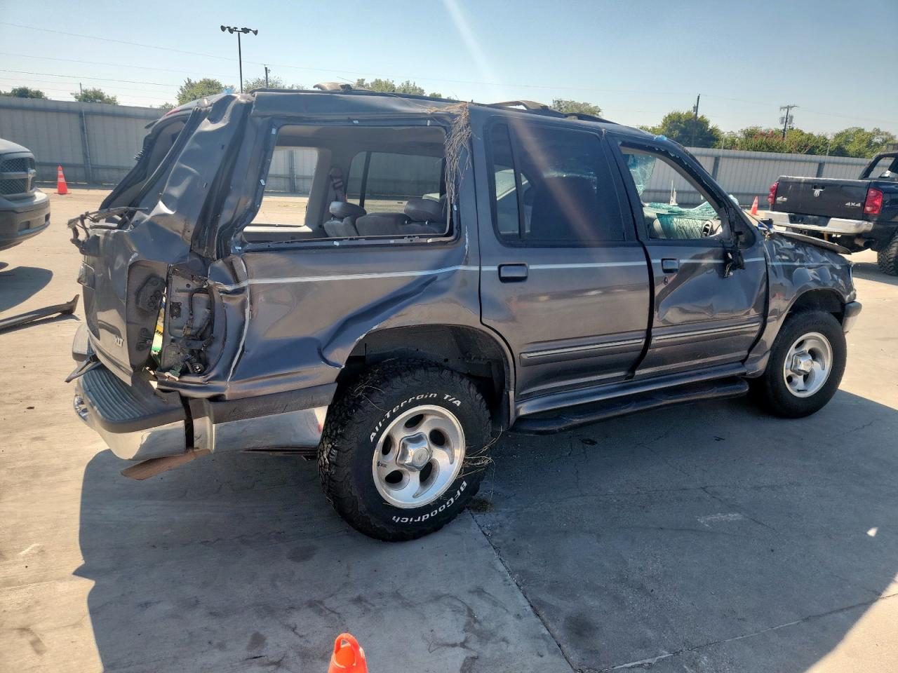 1998 Ford Explorer Gray vin: 1FMZU32E3WZB29520