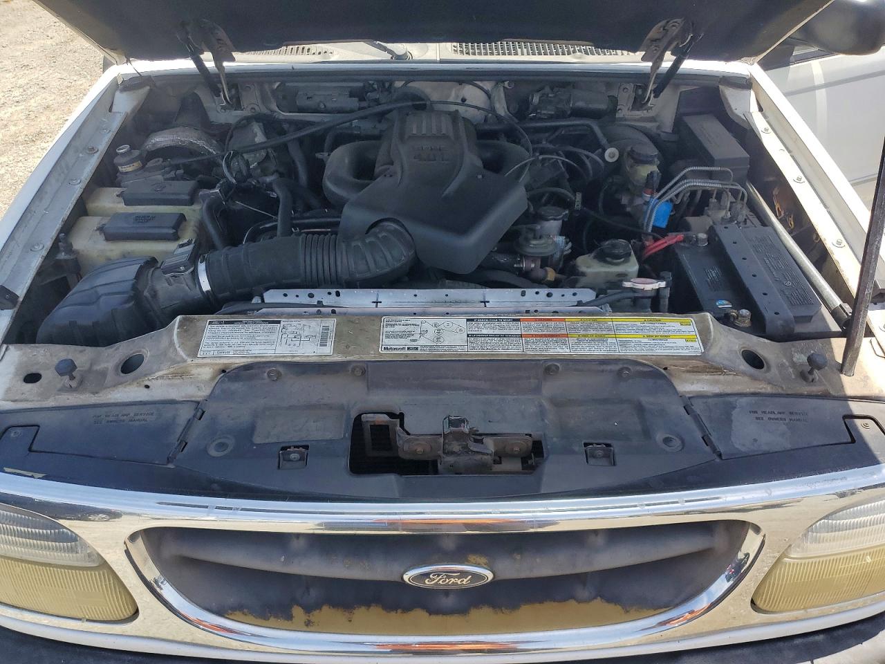 1998 Ford Explorer White vin: 1FMZU32E3WZB66860