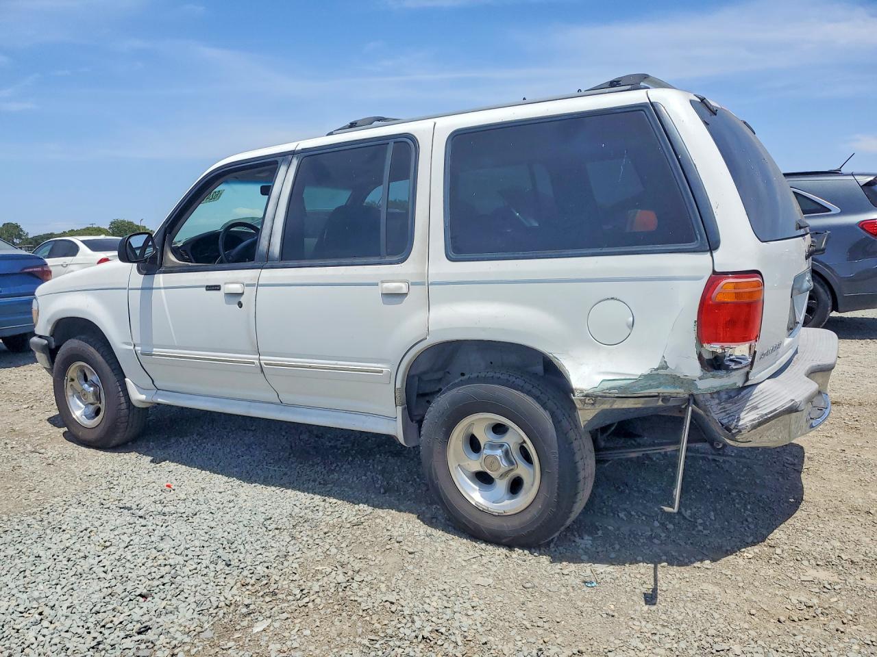 1998 Ford Explorer White vin: 1FMZU32E3WZB66860