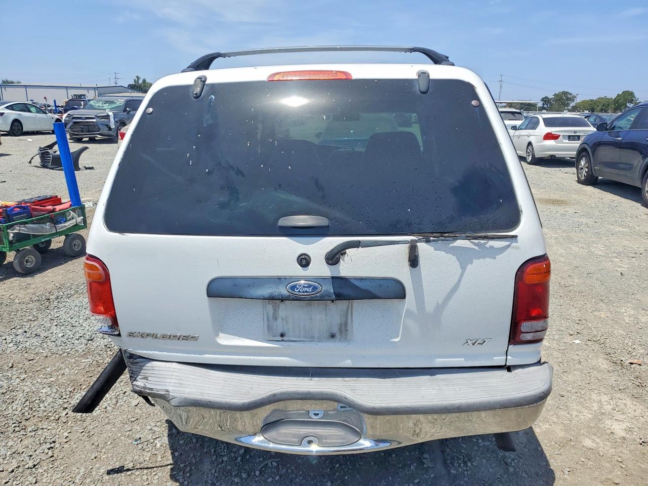 1998 Ford Explorer White vin: 1FMZU32E3WZB66860
