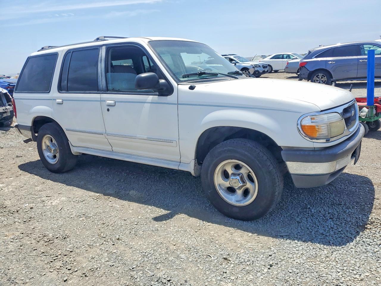 1998 Ford Explorer White vin: 1FMZU32E3WZB66860