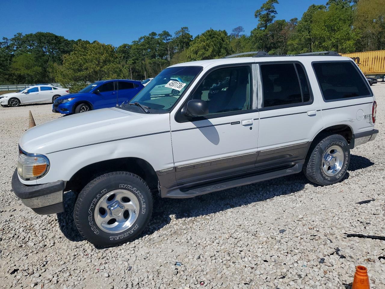 1998 Ford Explorer White vin: 1FMZU32E3WZB76868