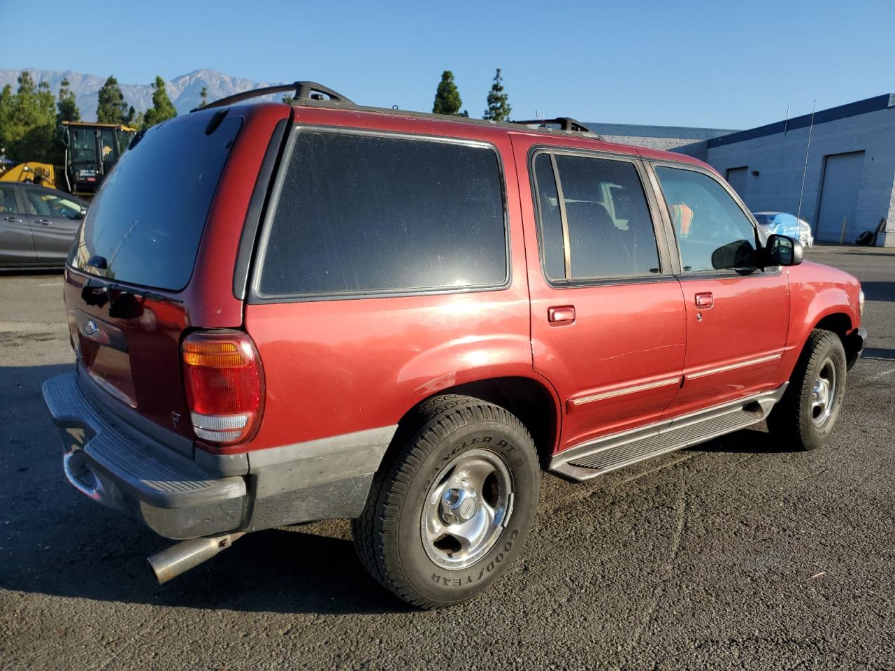 1999 Ford Explorer Red vin: 1FMZU32E5XZA30635