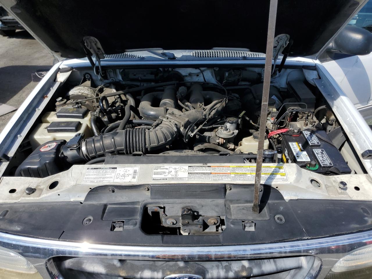 1999 Ford Explorer White vin: 1FMZU32E9XZB36375