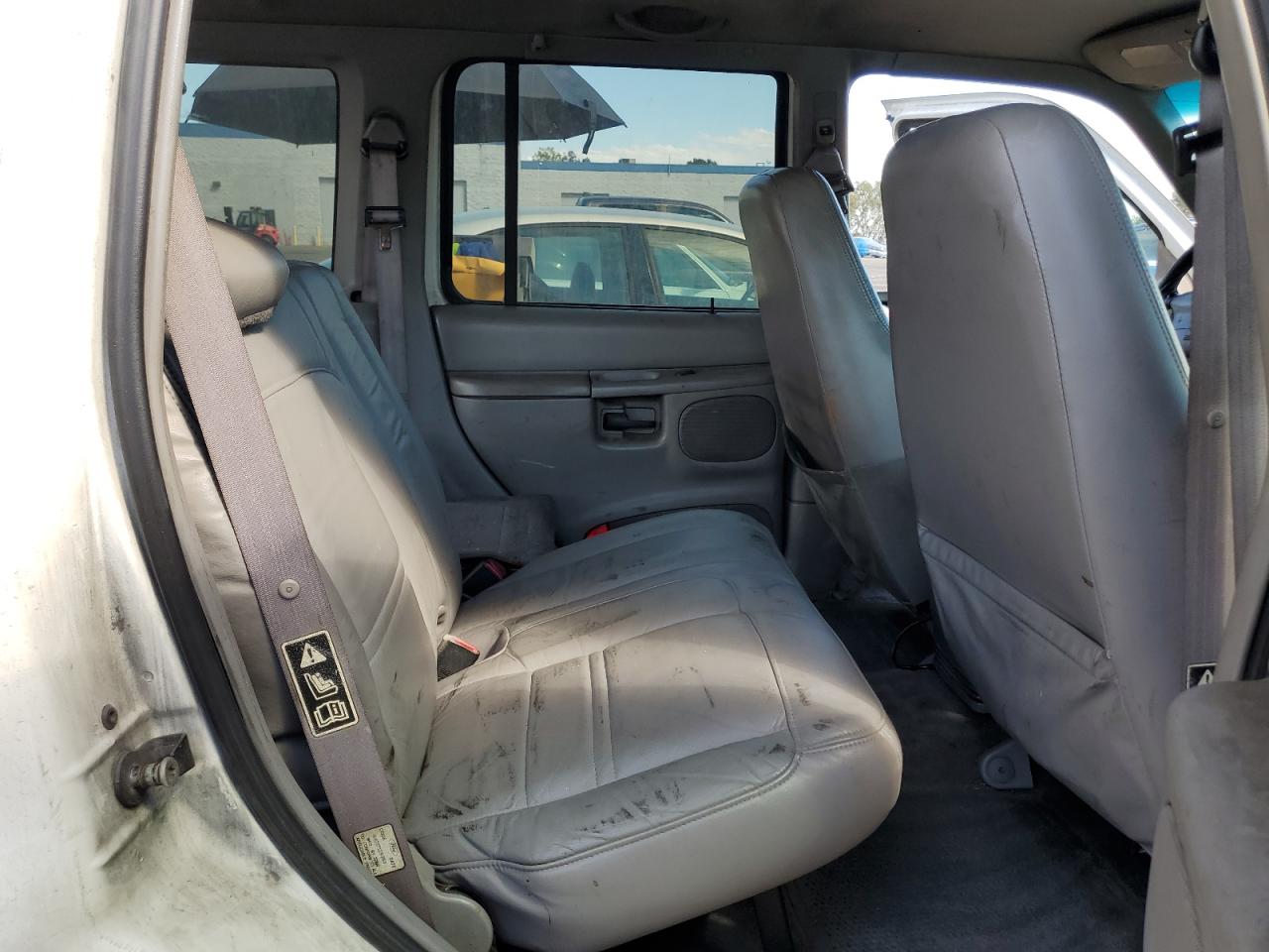 1999 Ford Explorer White vin: 1FMZU32E9XZB36375