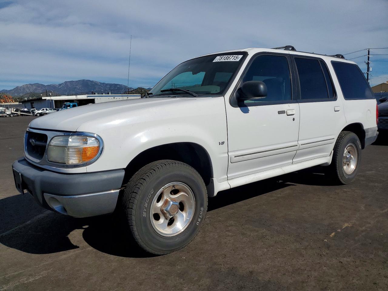 1999 Ford Explorer White vin: 1FMZU32P0XUC89922