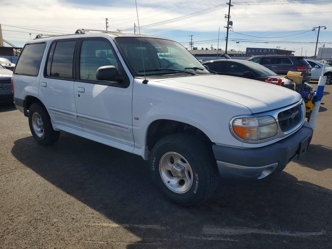 1999 Ford Explorer White vin: 1FMZU32P0XUC89922