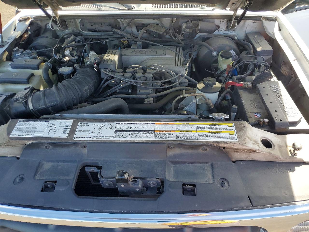 1999 Ford Explorer White vin: 1FMZU32P0XUC89922