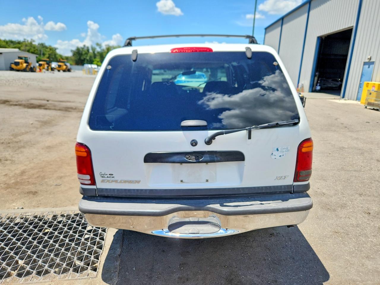 1999 Ford Explorer White vin: 1FMZU32X2XZB37871