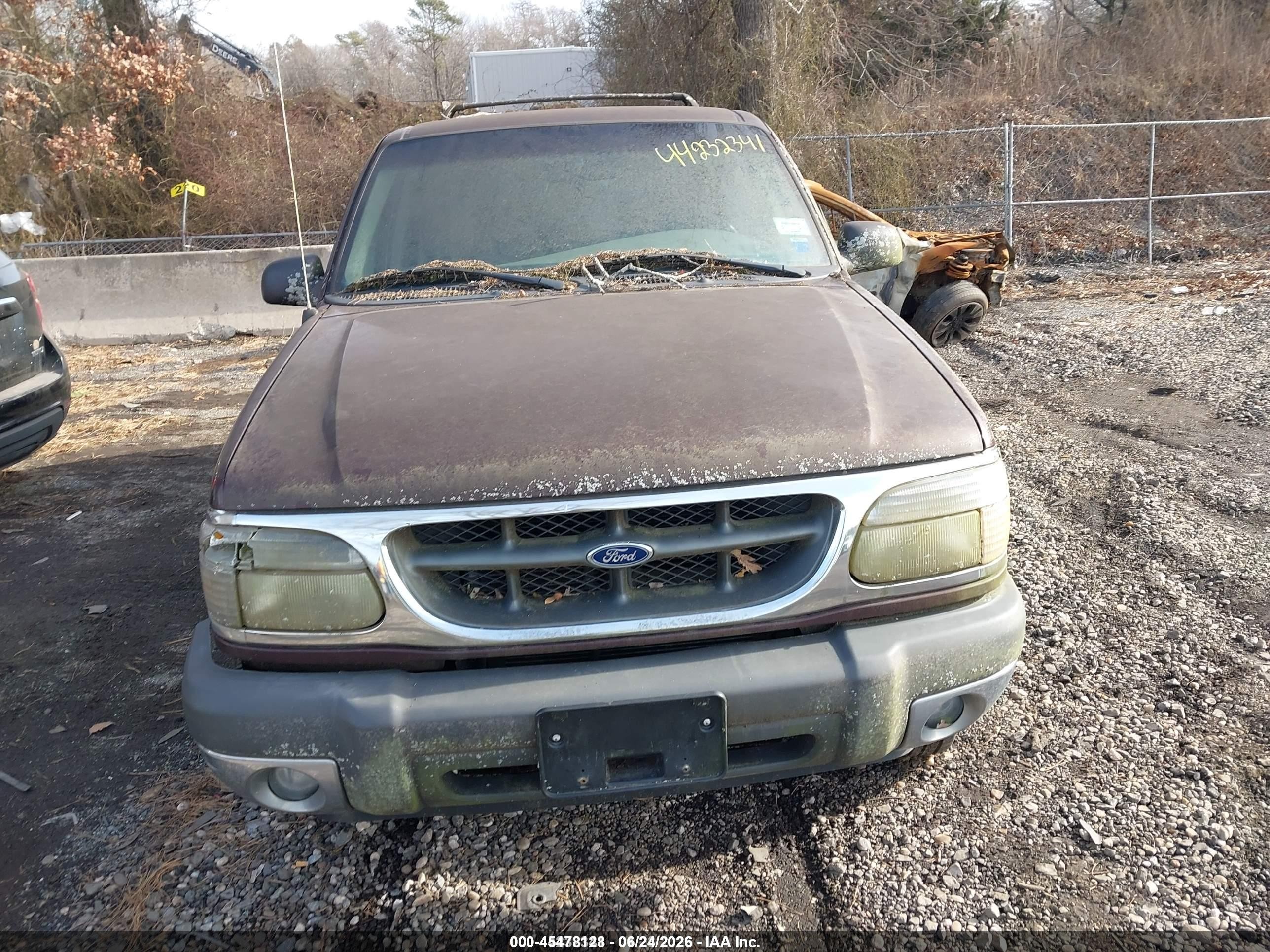 1999 Ford Explorer Eddie Bauer/limited/xlt Burgundy vin: 1FMZU34E1XZB52681