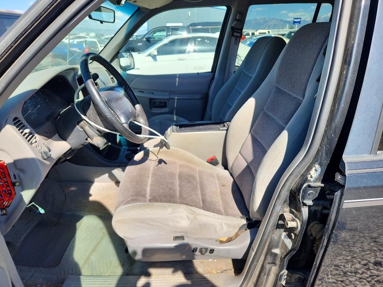 1998 Ford Explorer Black vin: 1FMZU34E2WZB83470