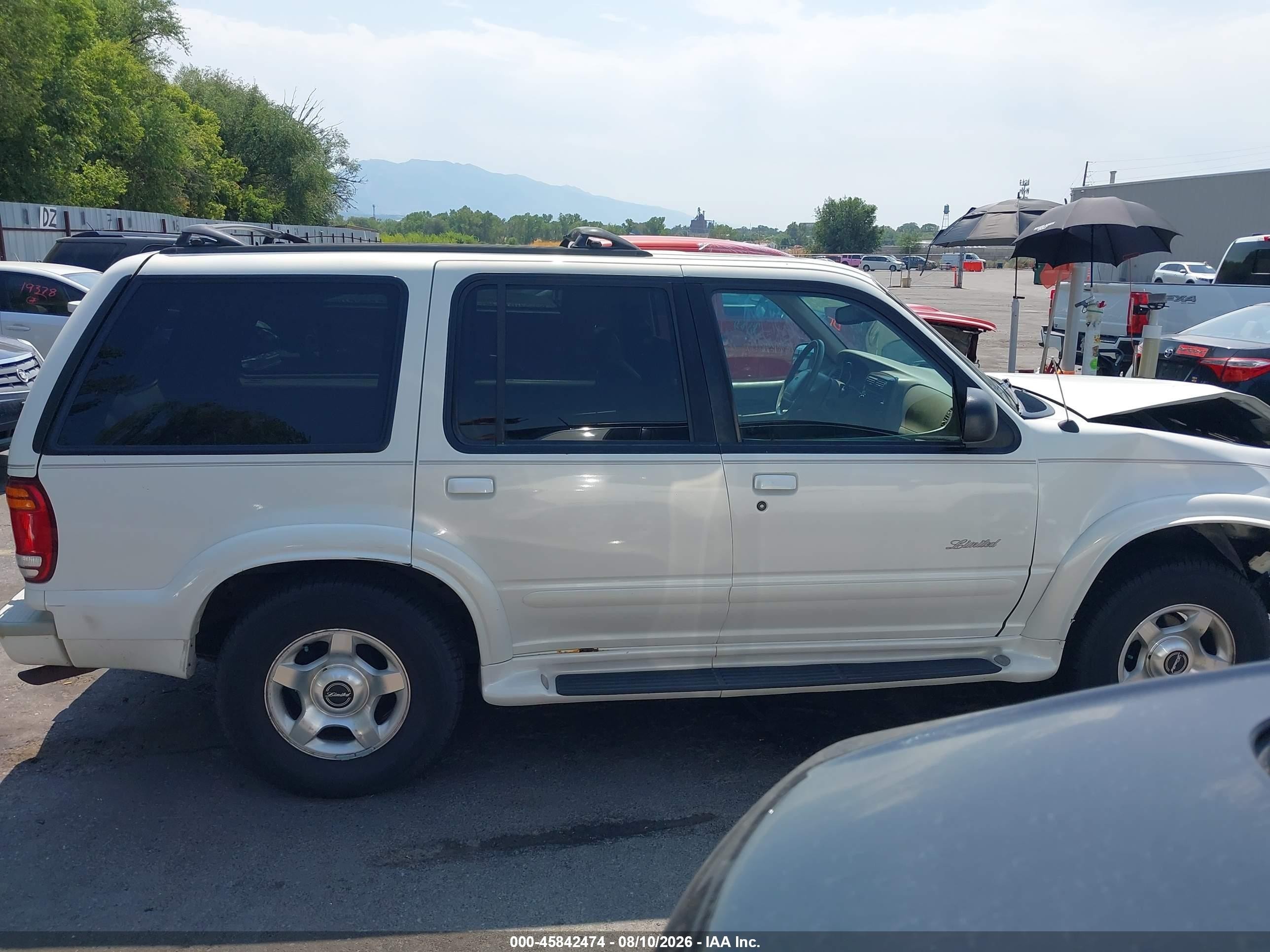 1999 Ford Explorer Eddie Bauer/limited/xlt White vin: 1FMZU34E2XZB21214