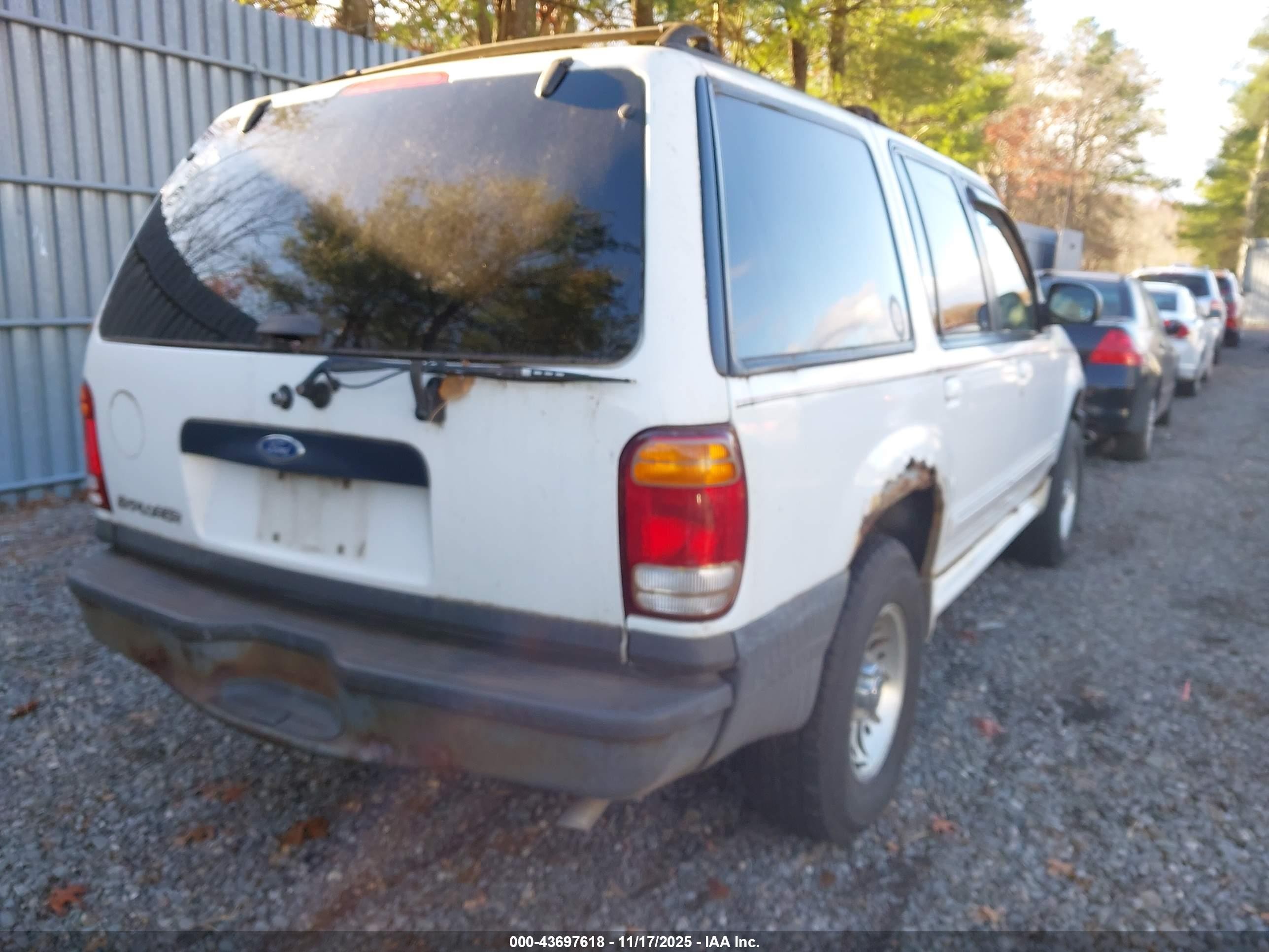 1999 Ford Explorer Eddie Bauer/limited/xlt White vin: 1FMZU34E5XUA84446