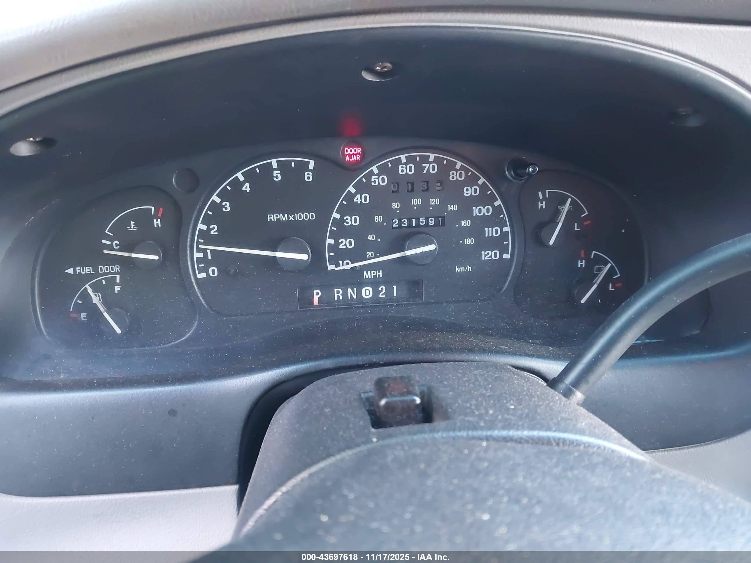 1999 Ford Explorer Eddie Bauer/limited/xlt White vin: 1FMZU34E5XUA84446