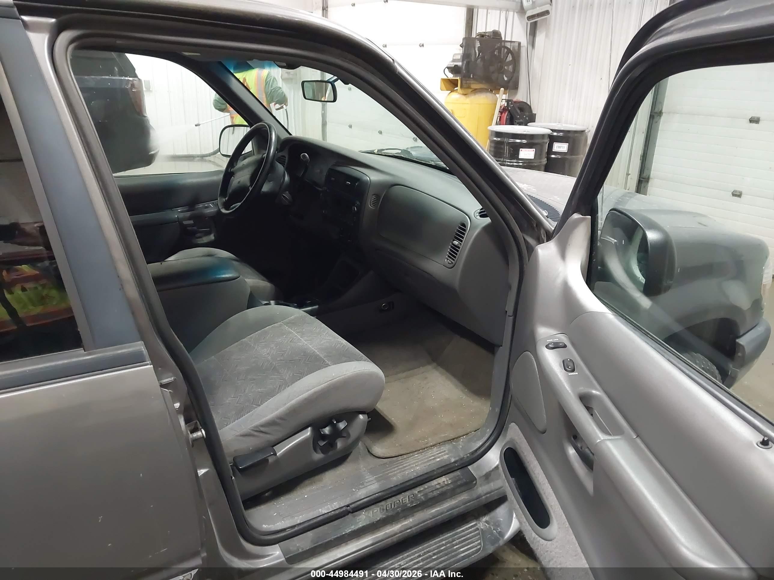 1999 Ford Explorer Eddie Bauer/limited/xlt Gray vin: 1FMZU34E5XZB18582