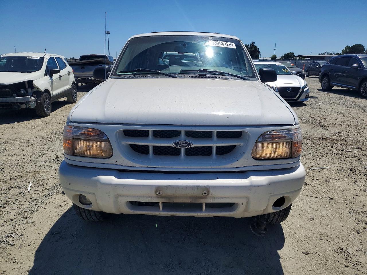 1999 Ford Explorer White vin: 1FMZU34E8XZB47753