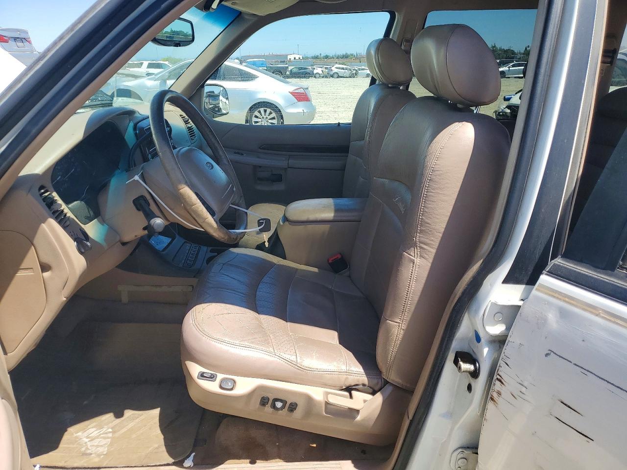 1999 Ford Explorer White vin: 1FMZU34E8XZB47753