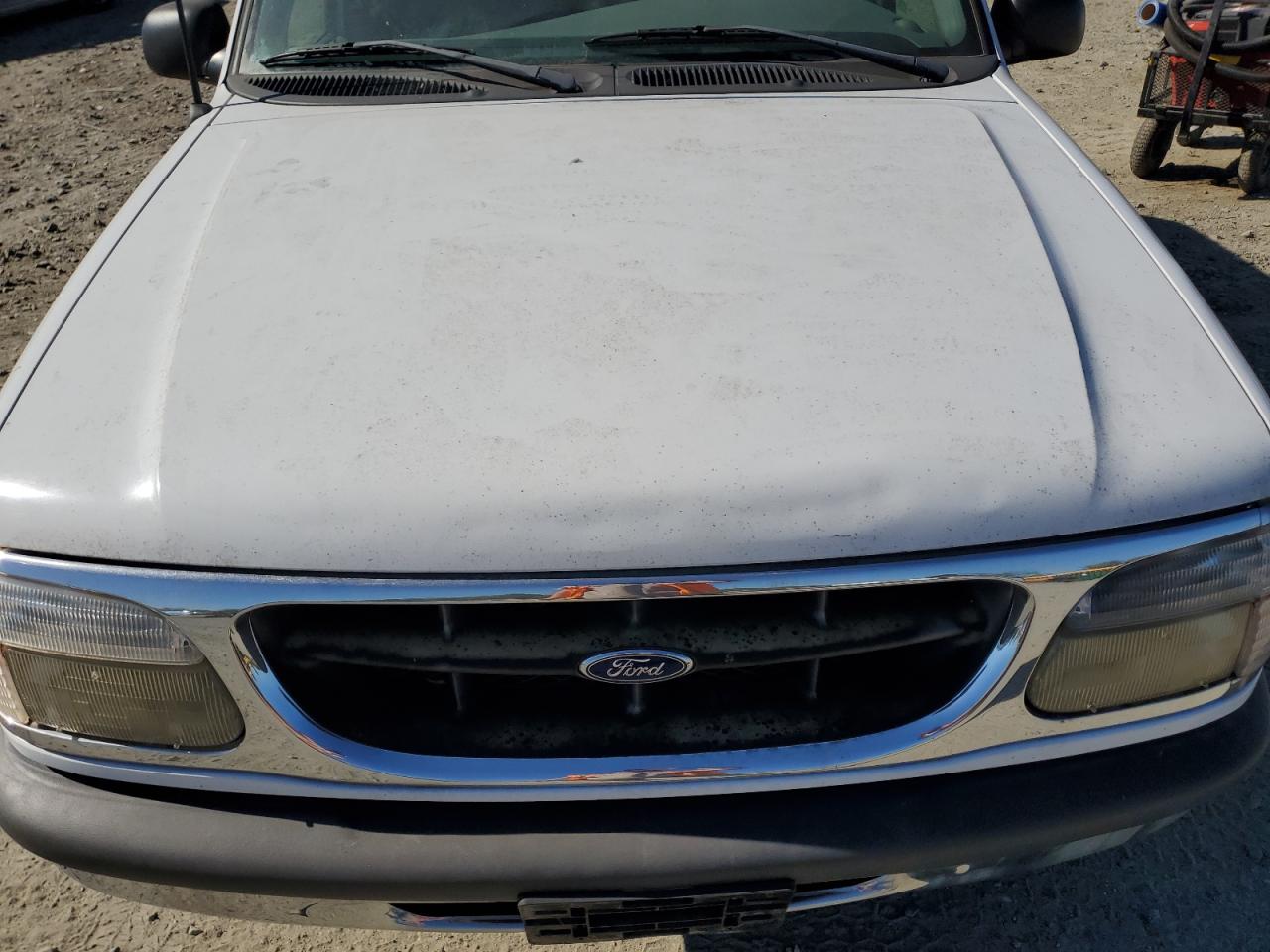 1998 Ford Explorer White vin: 1FMZU34E9WZB18423