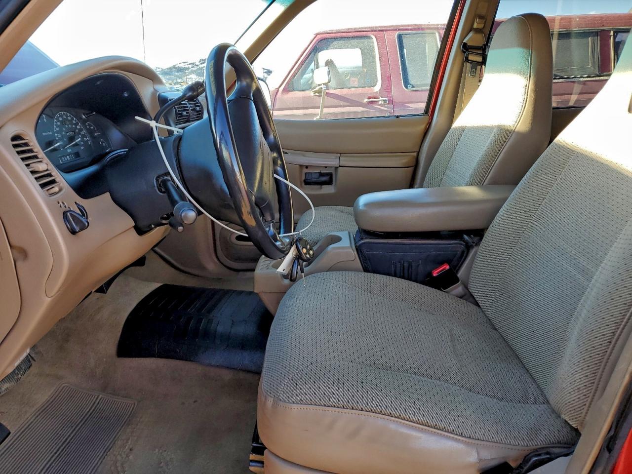 1999 Ford Explorer Red vin: 1FMZU34E9XZB22246