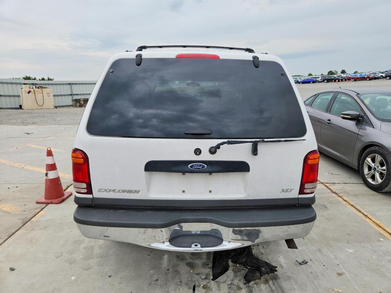 1999 Ford Explorer White vin: 1FMZU34E9XZB97643