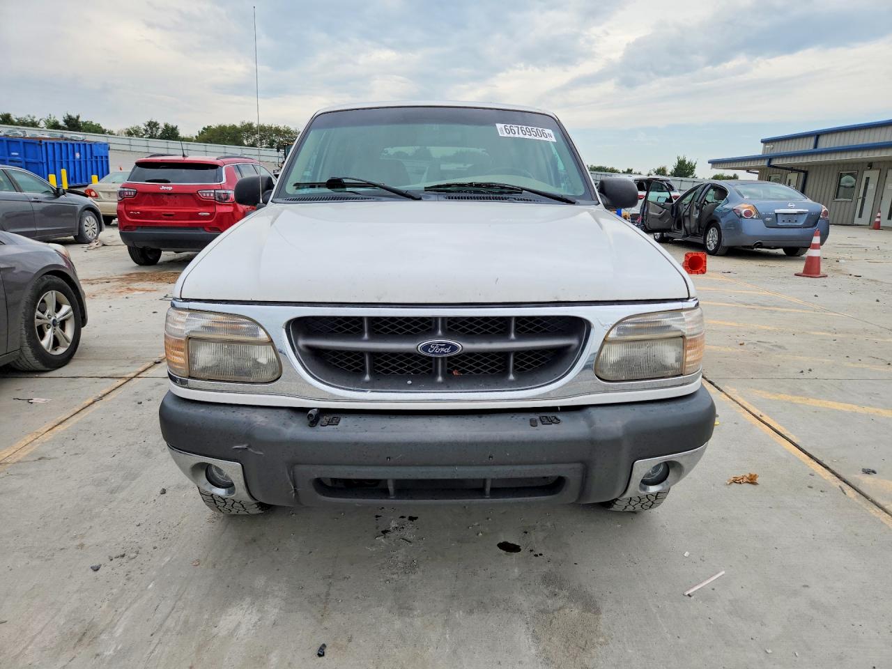 1999 Ford Explorer White vin: 1FMZU34E9XZB97643