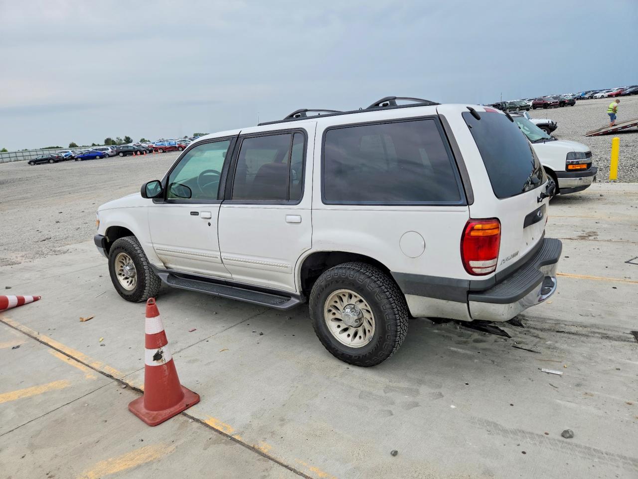 1999 Ford Explorer White vin: 1FMZU34E9XZB97643