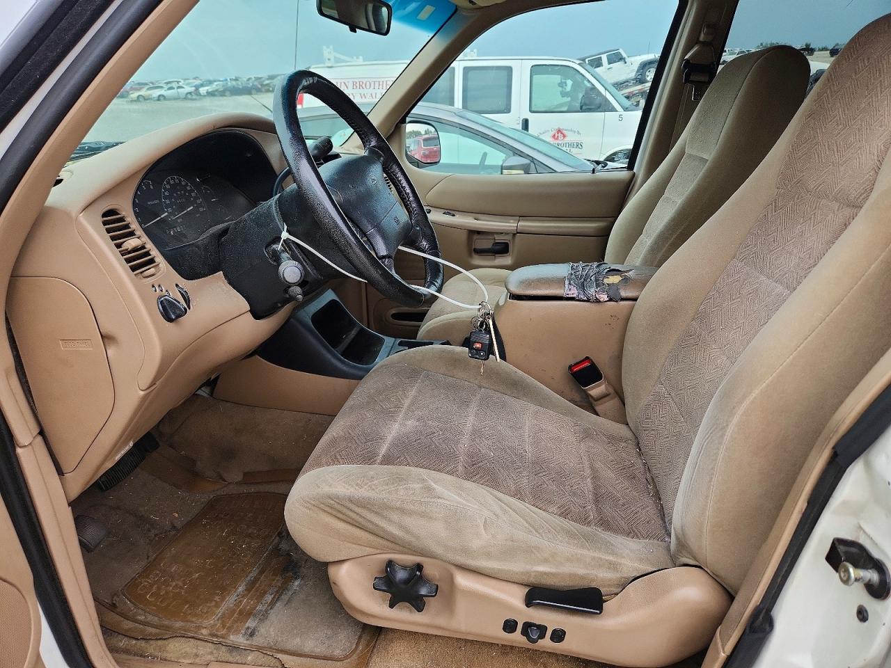 1999 Ford Explorer White vin: 1FMZU34E9XZB97643