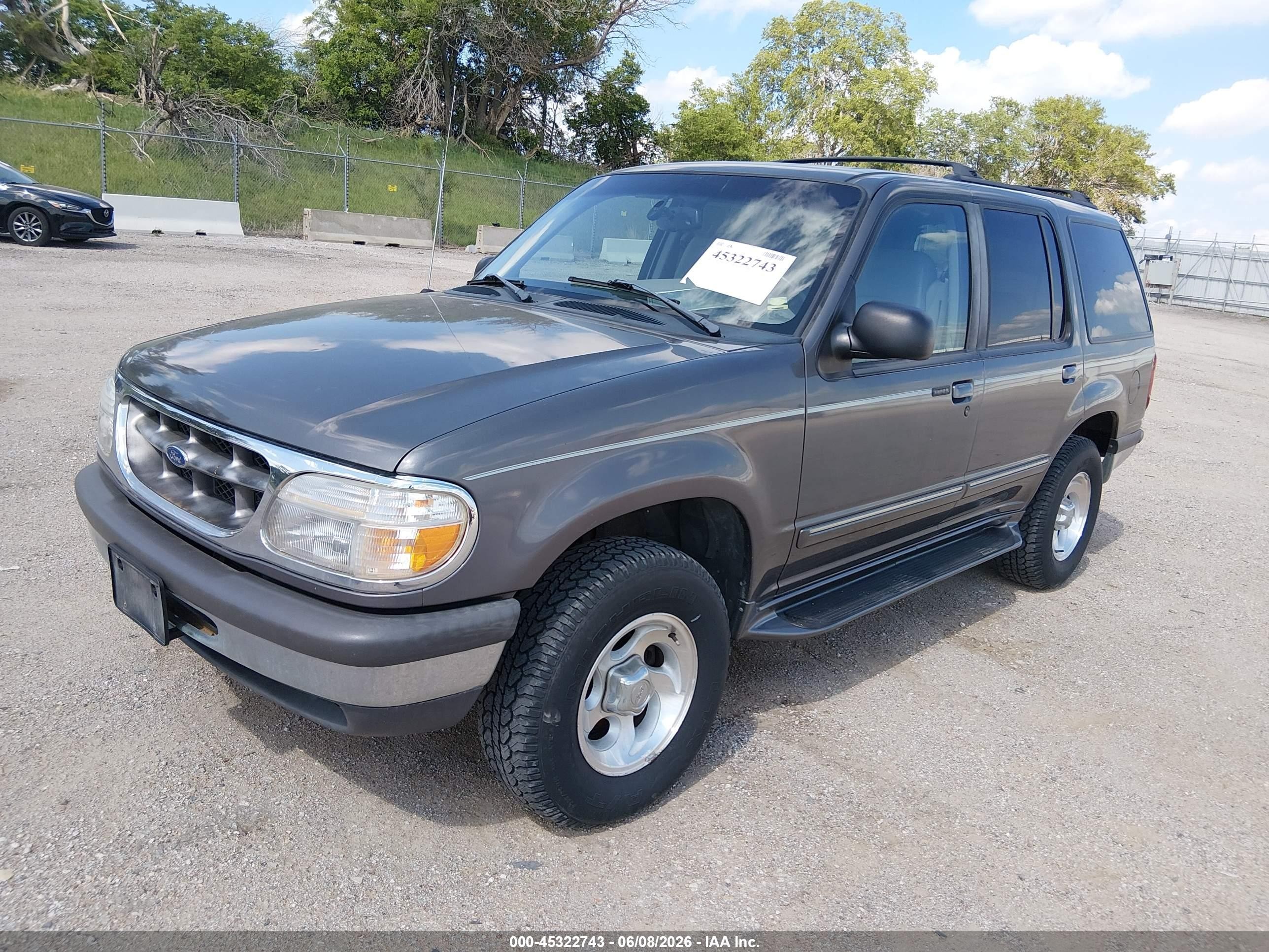 1998 Ford Explorer   Серый vin: 1FMZU34EXWZA07119