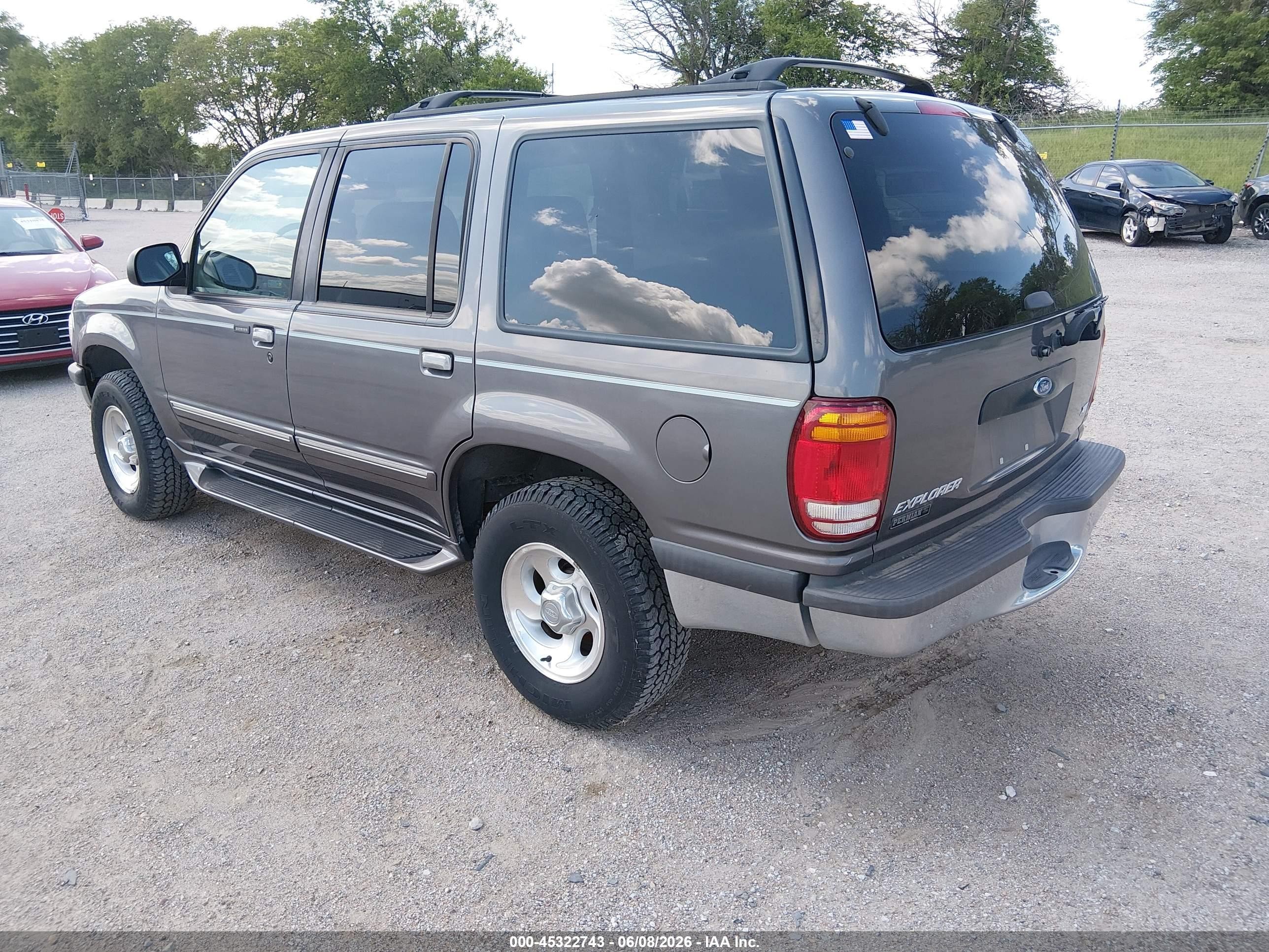 1998 Ford Explorer   Серый vin: 1FMZU34EXWZA07119