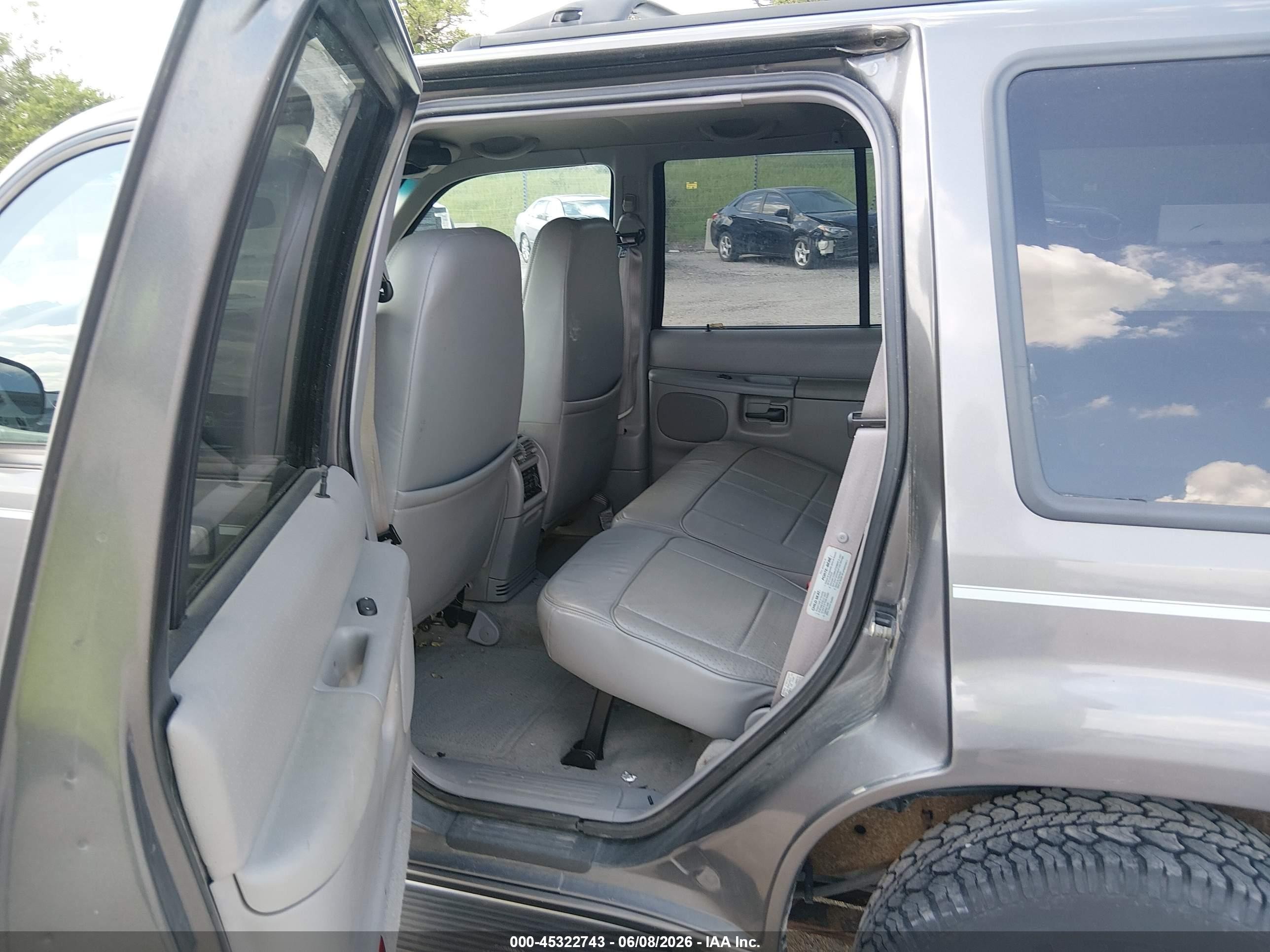 1998 Ford Explorer   Серый vin: 1FMZU34EXWZA07119
