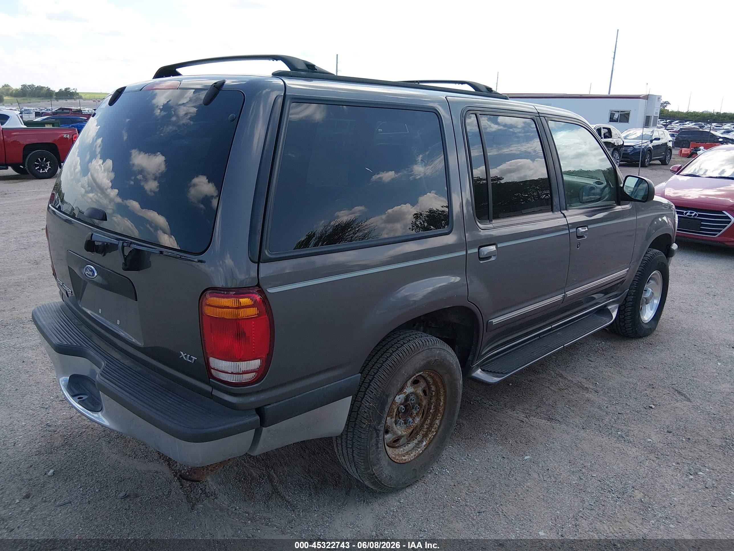 1998 Ford Explorer   Серый vin: 1FMZU34EXWZA07119