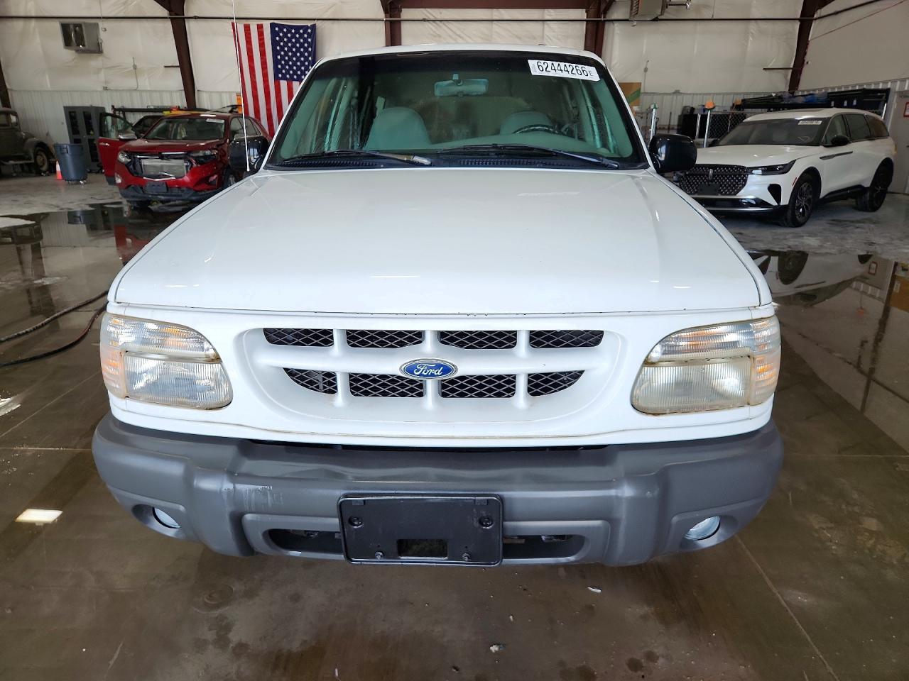 1999 Ford Explorer White vin: 1FMZU34X0XZB41382