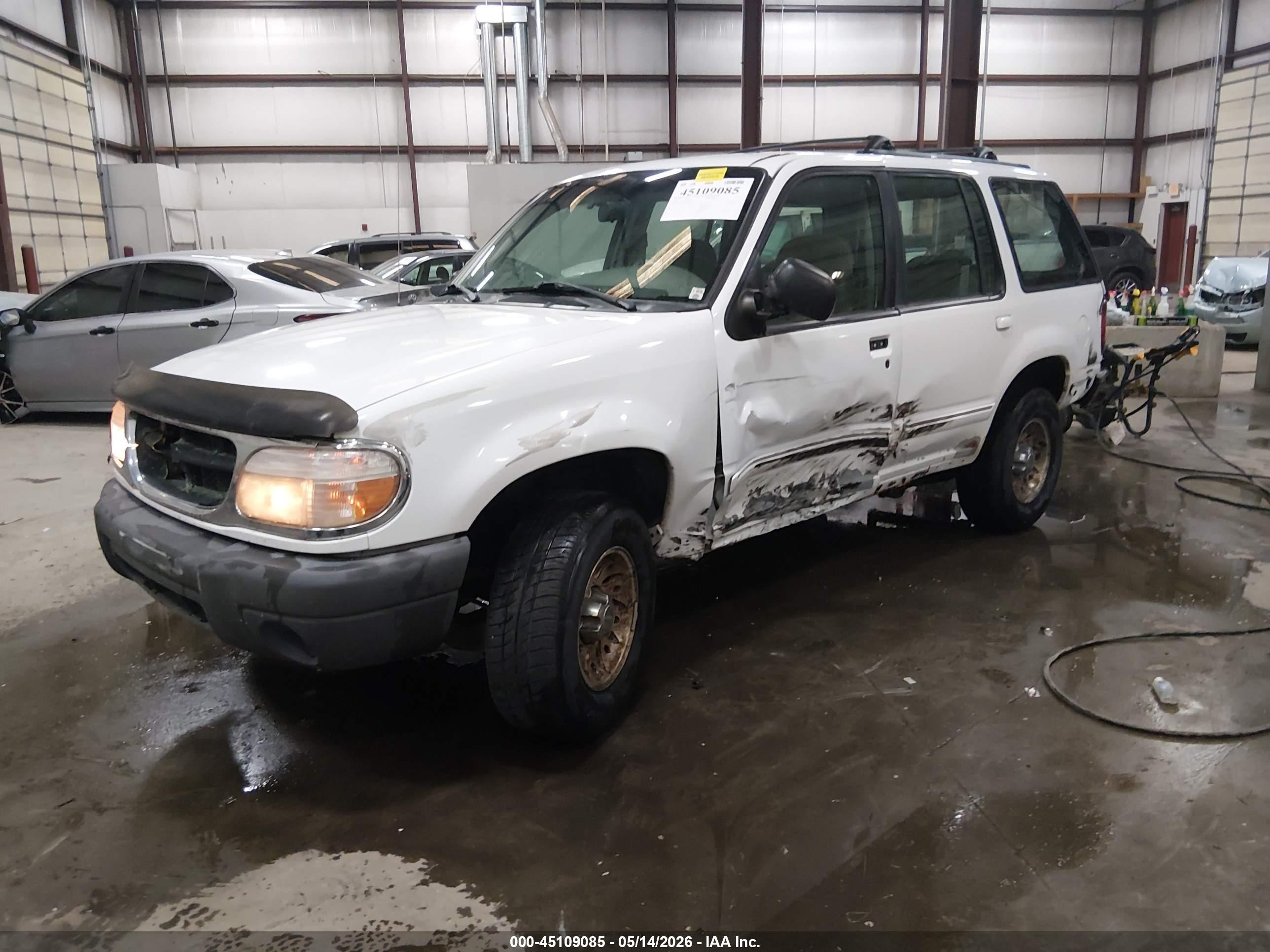 1999 Ford Explorer Xl/xlt White vin: 1FMZU34X3XZA76785