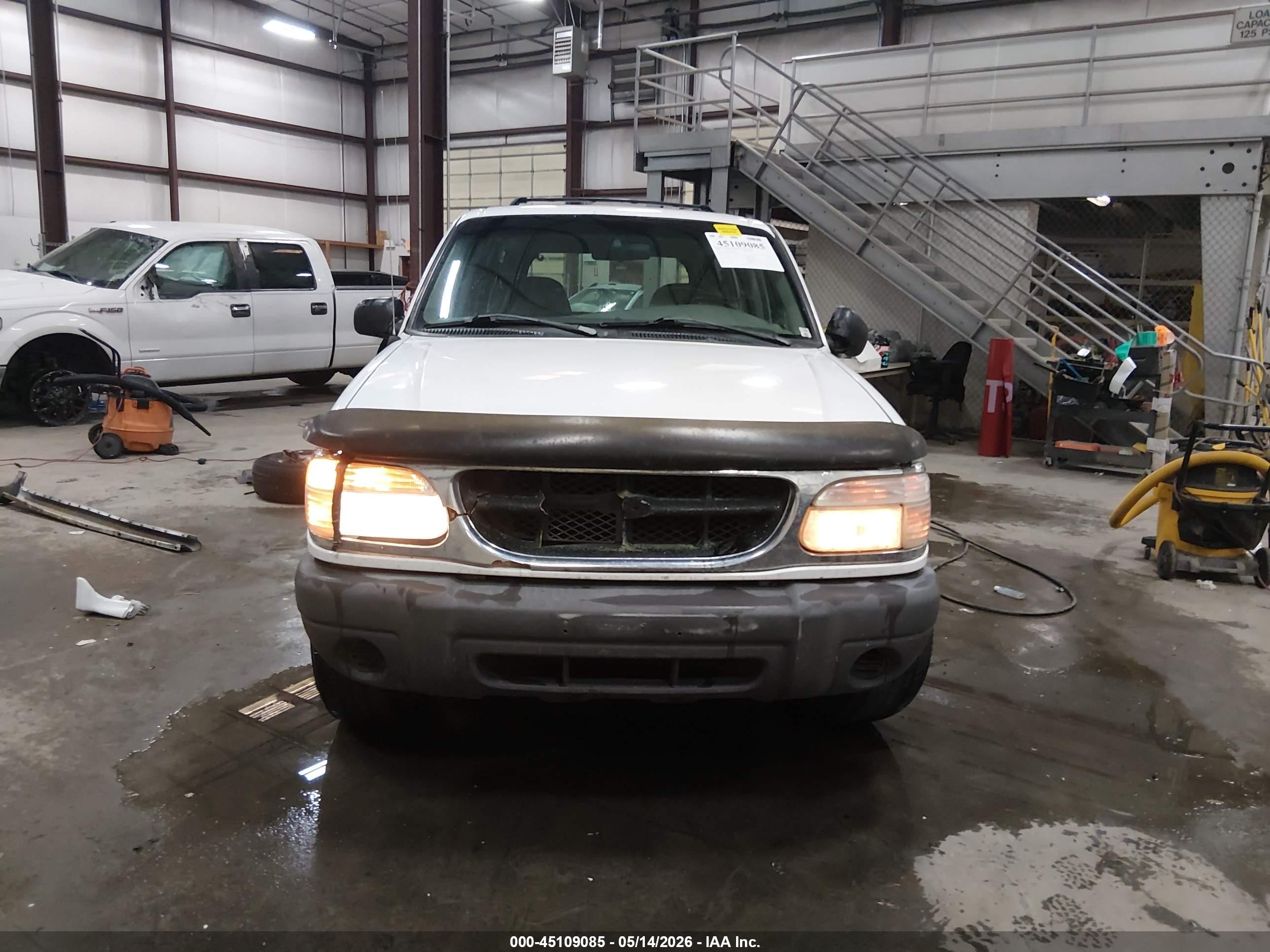 1999 Ford Explorer Xl/xlt White vin: 1FMZU34X3XZA76785