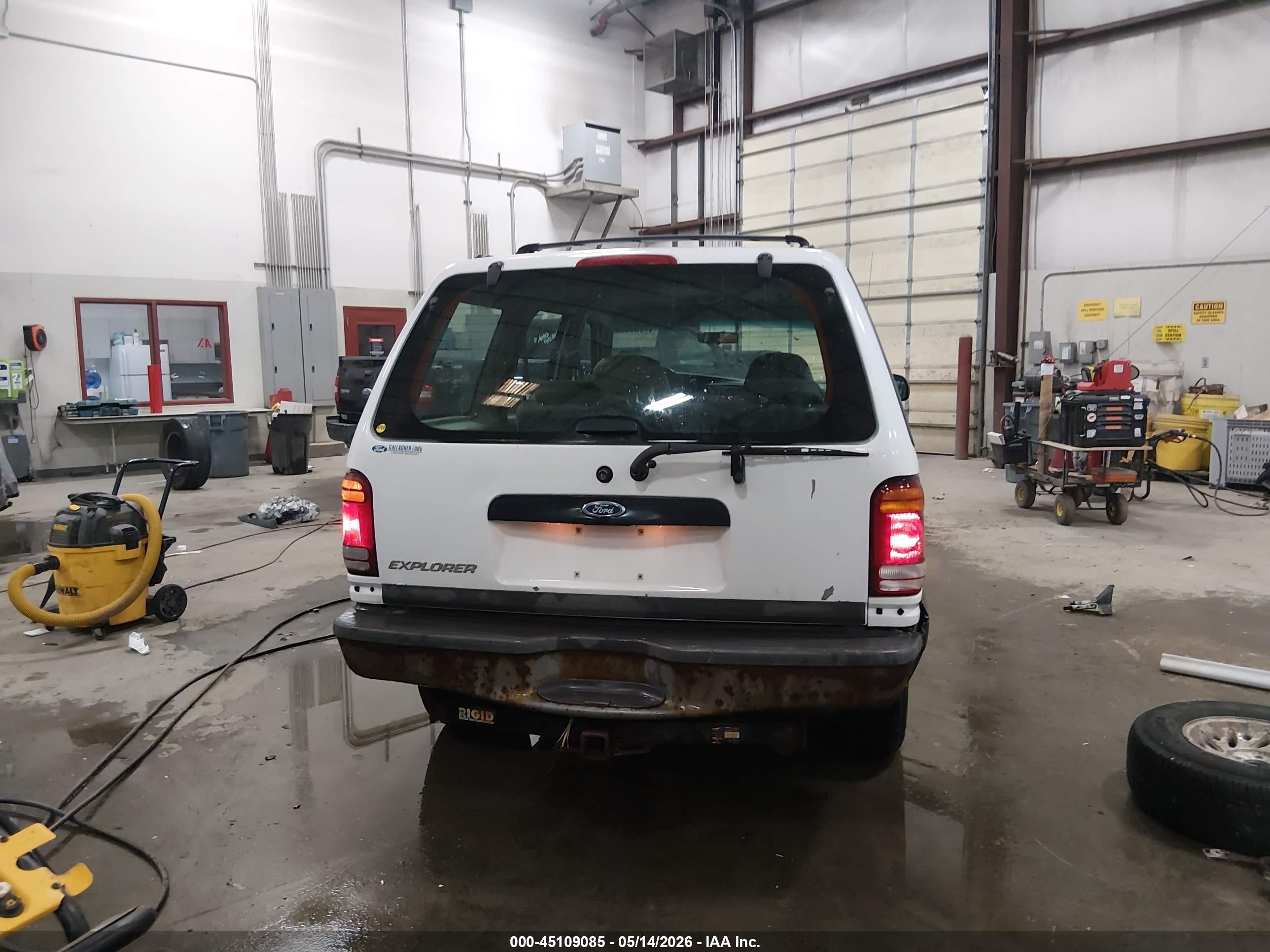 1999 Ford Explorer Xl/xlt White vin: 1FMZU34X3XZA76785