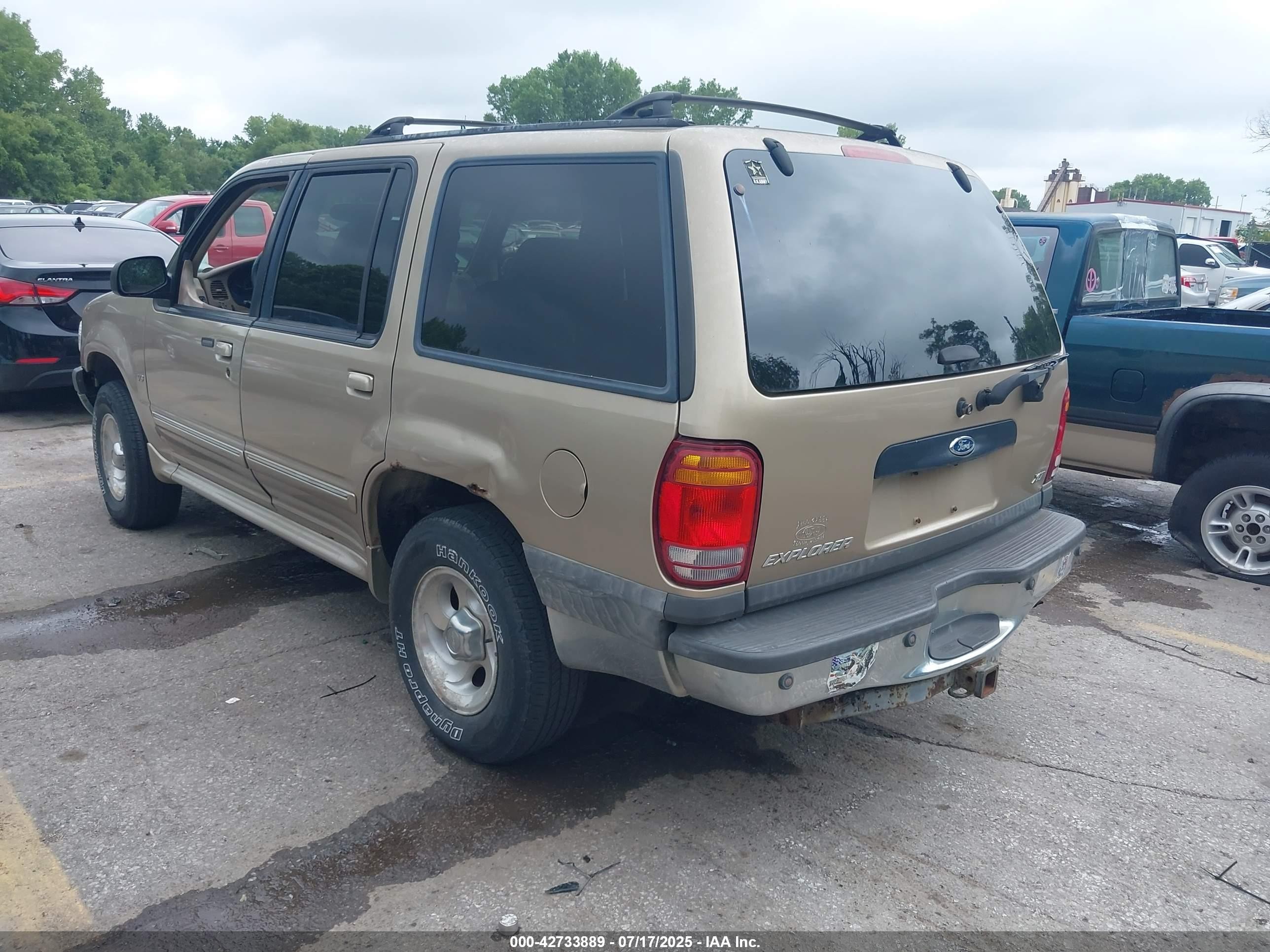 1999 Ford Explorer Eddie Bauer/limited/xlt Золотой vin: 1FMZU35P2XUC88413